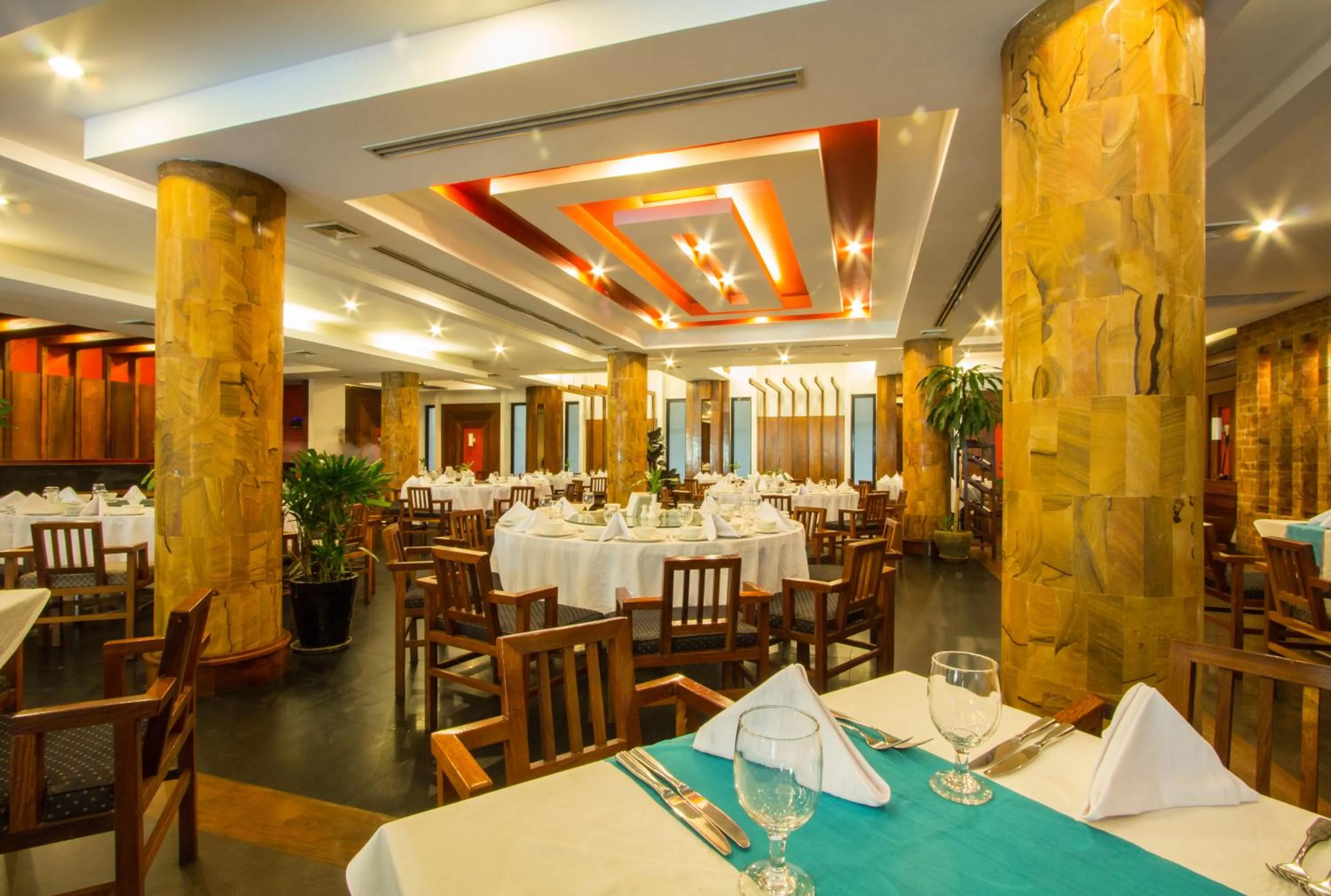 Restaurant/places to eat in Royal Empire Hotel