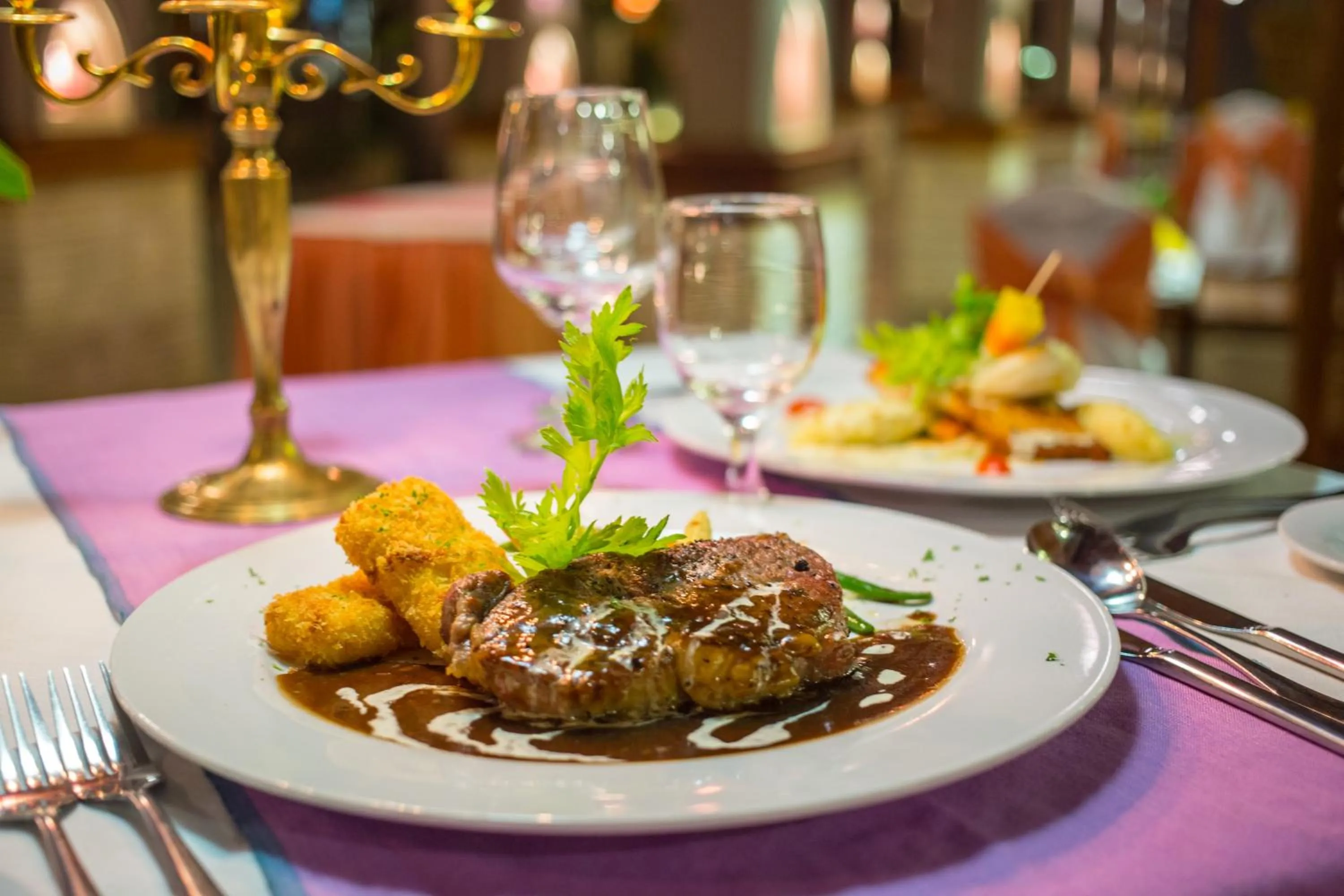 Restaurant/places to eat in Royal Empire Hotel