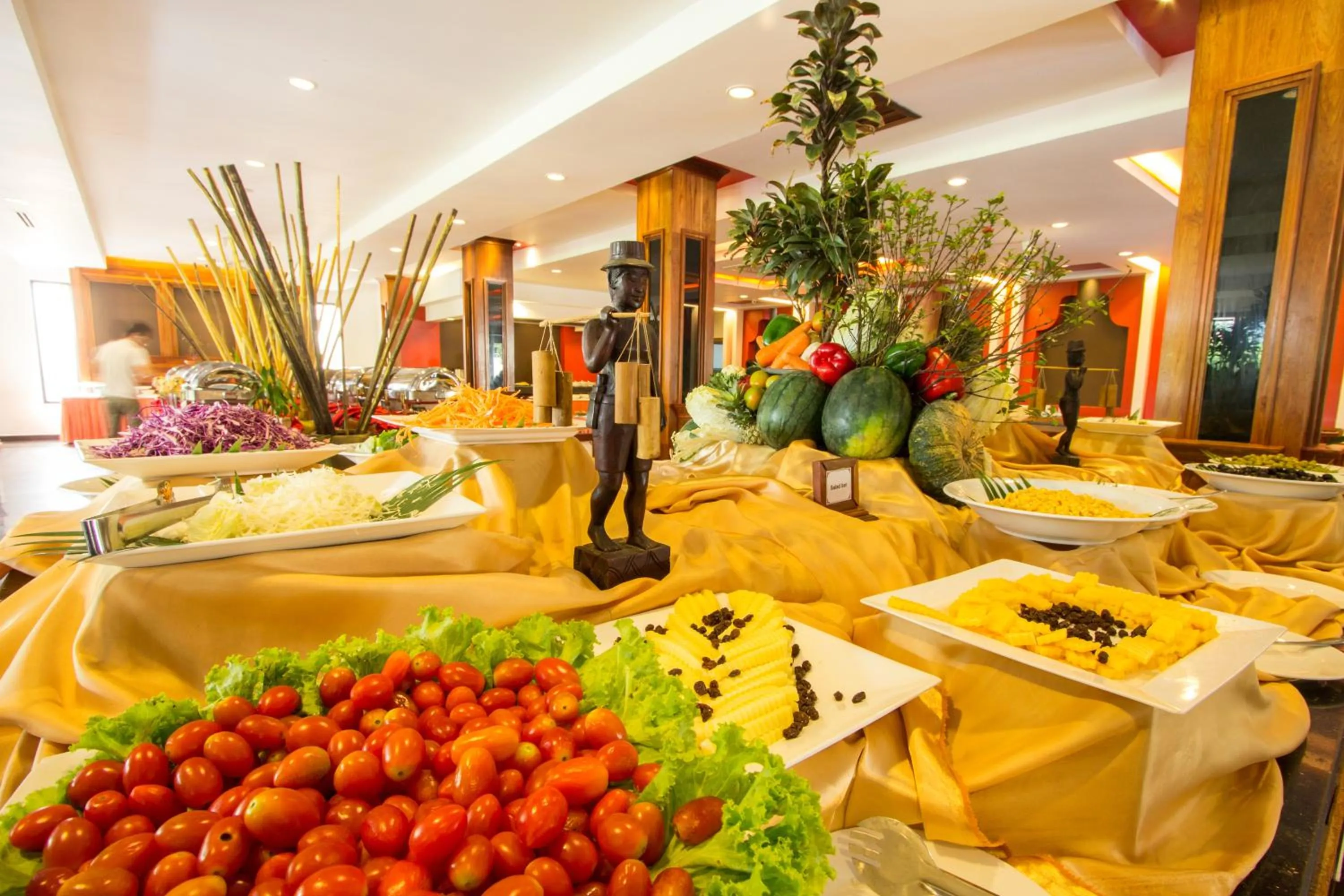 Restaurant/places to eat in Royal Empire Hotel