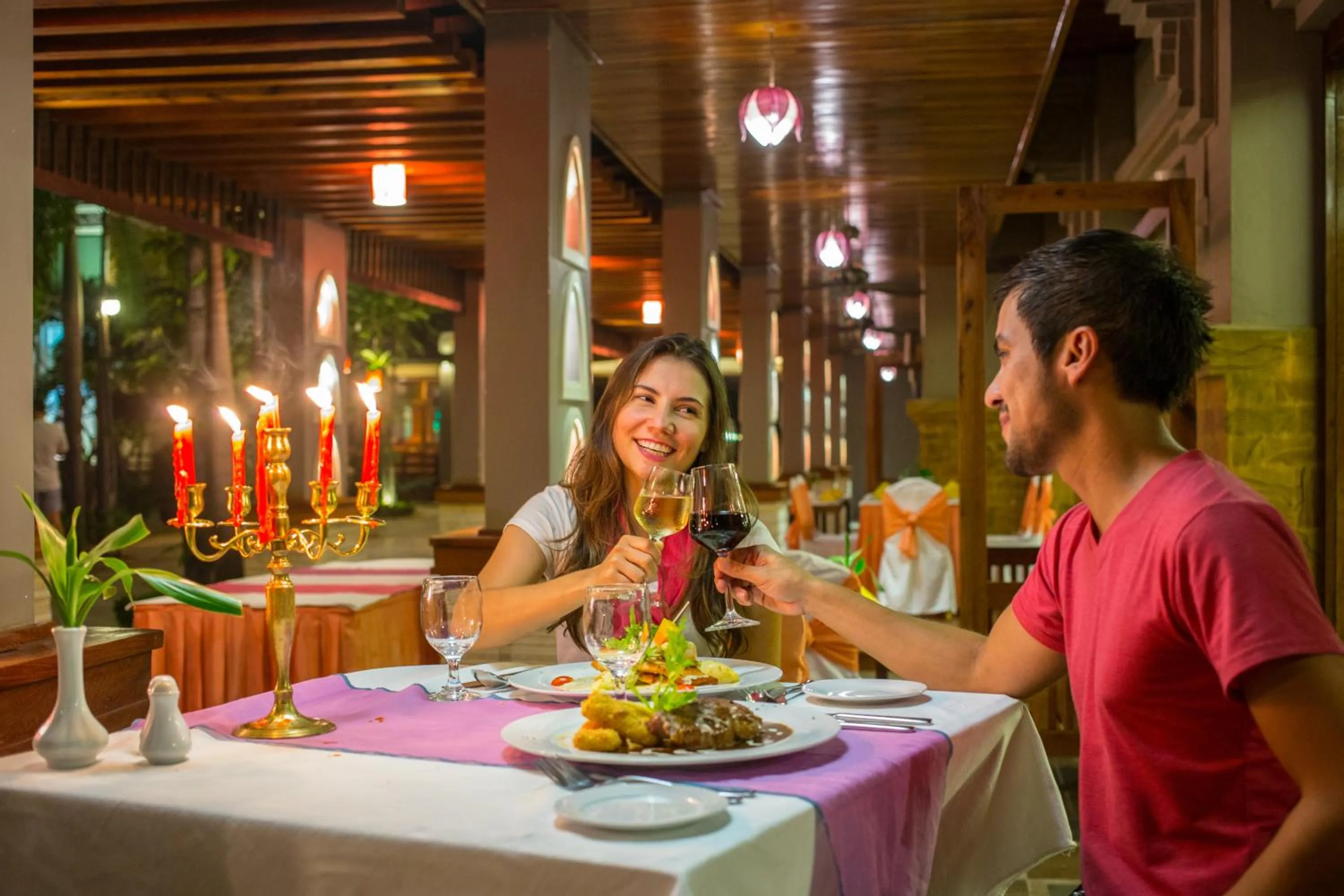 Restaurant/places to eat in Royal Empire Hotel