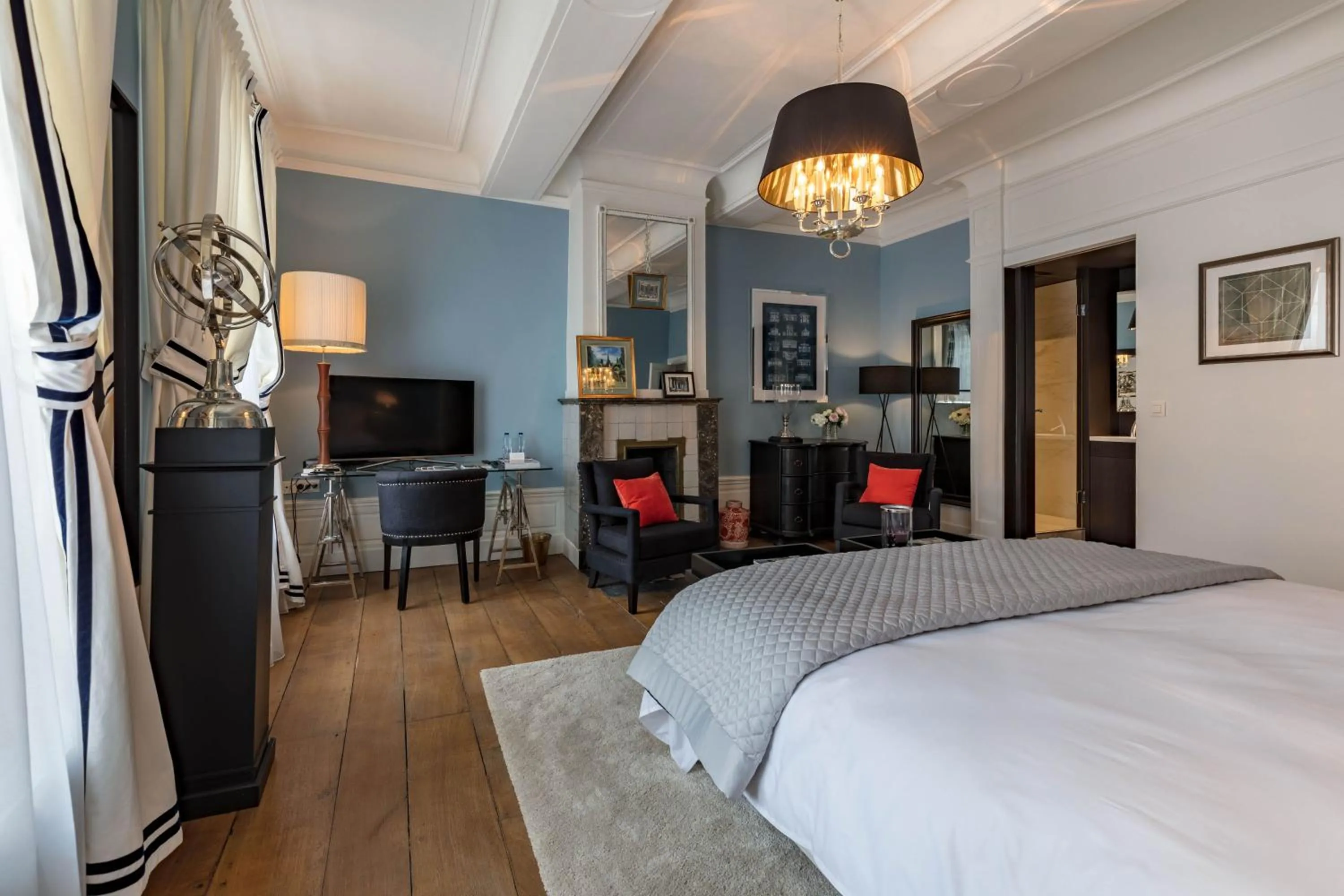 Bed in Faubourg Saint Martin