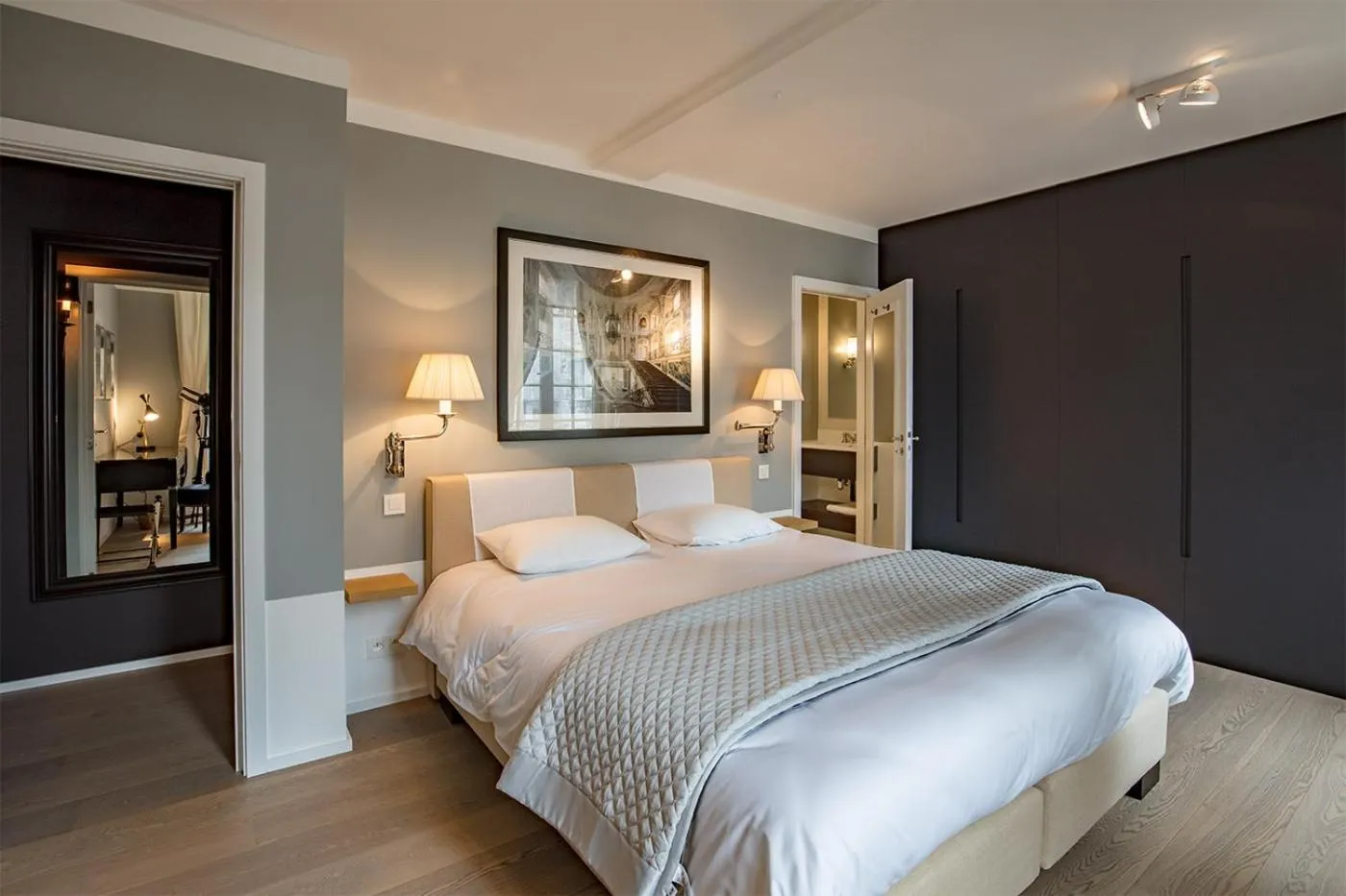 Bed in Faubourg Saint Martin