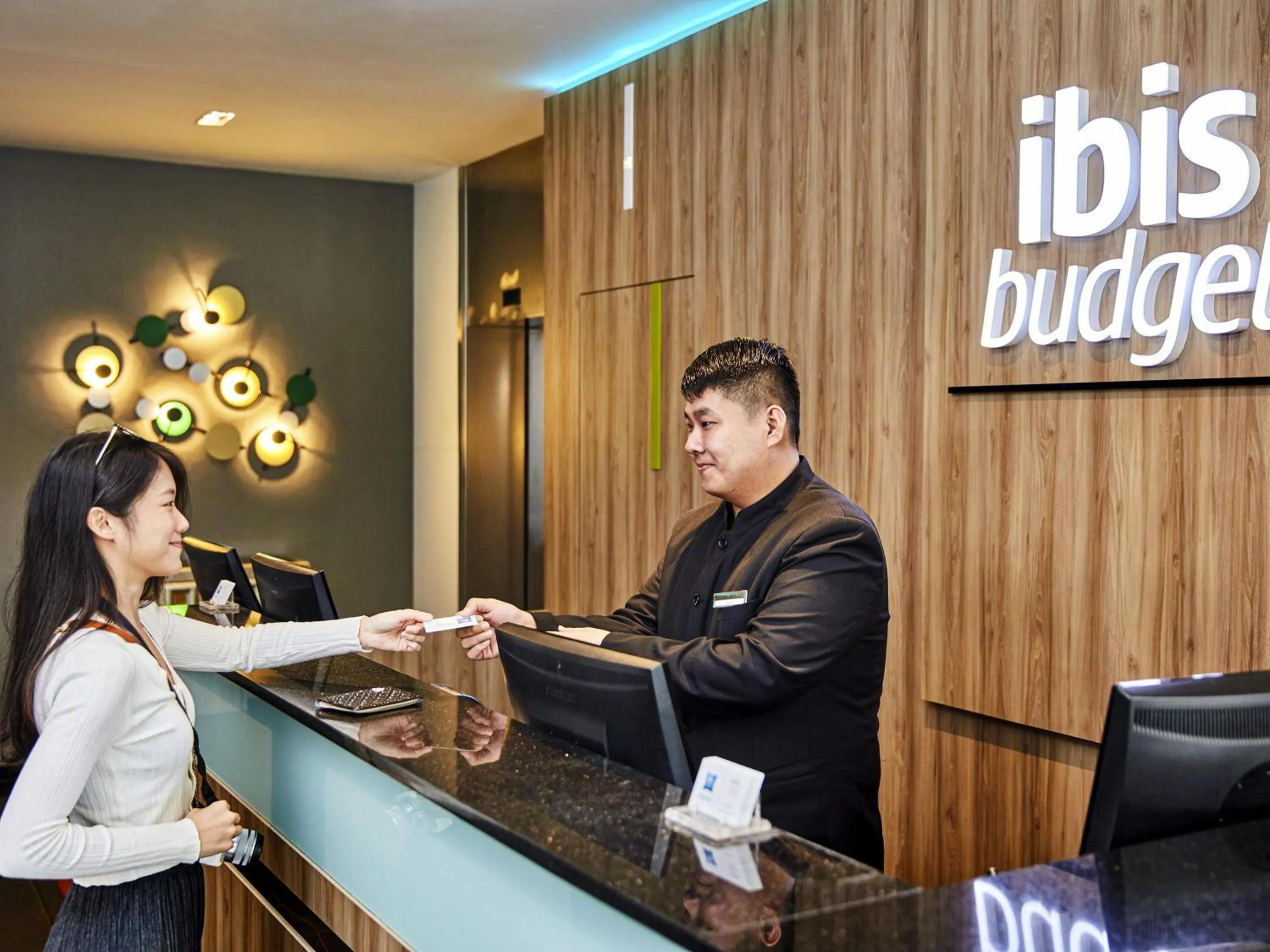 Property building in ibis budget Singapore Bugis