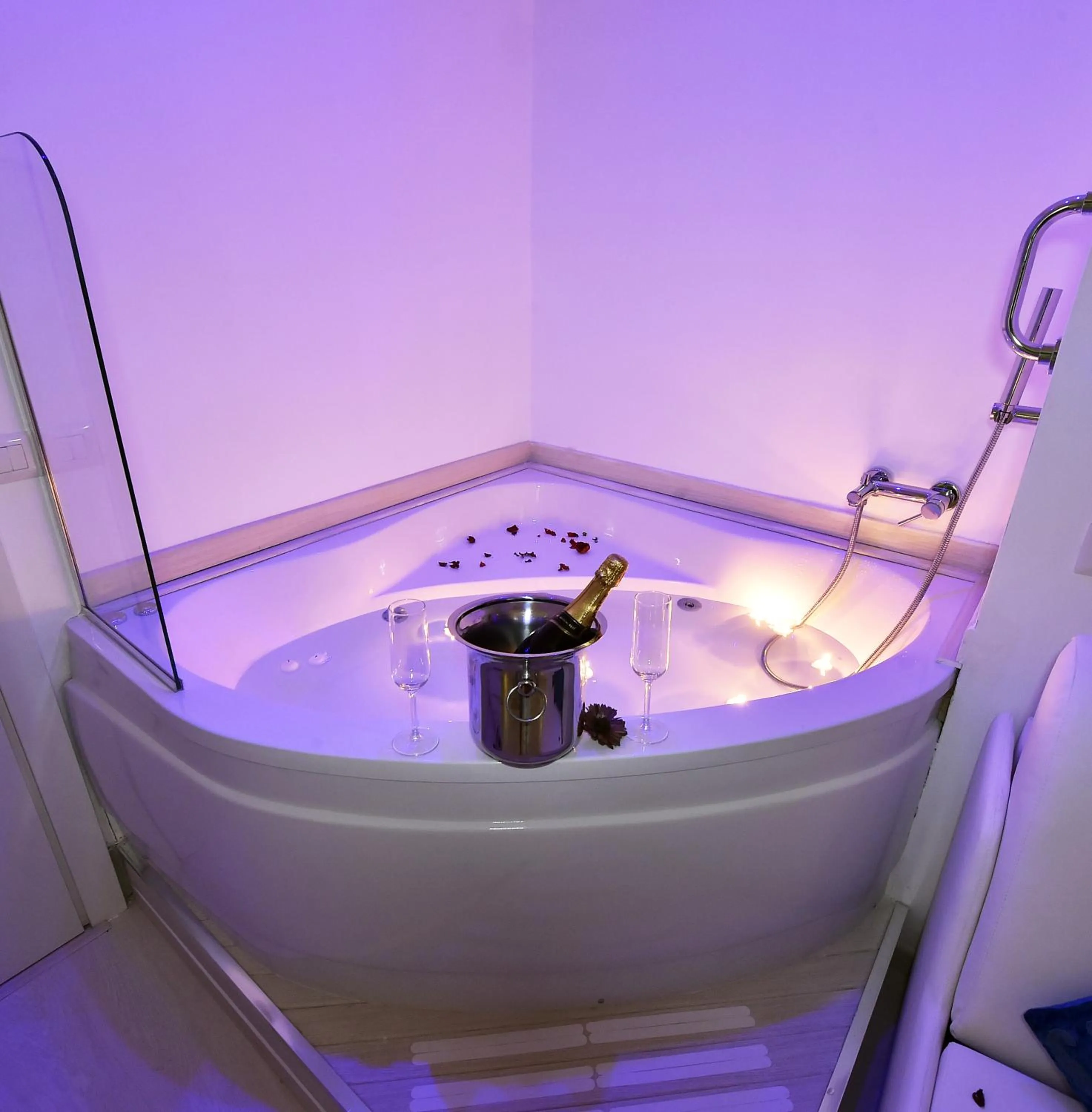 Bathroom in Maschio Angioino Suite