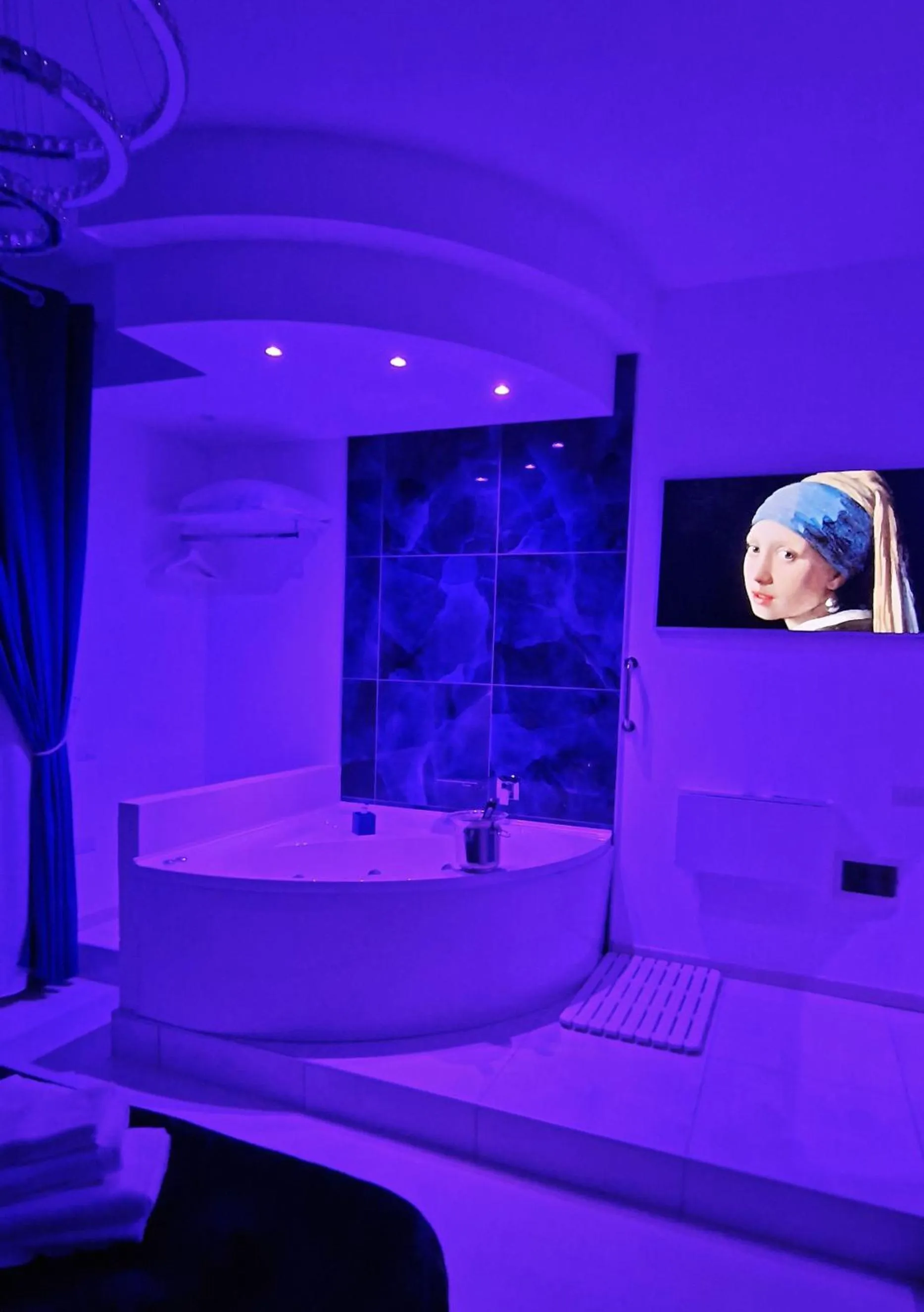 Hot Tub in Maschio Angioino Suite