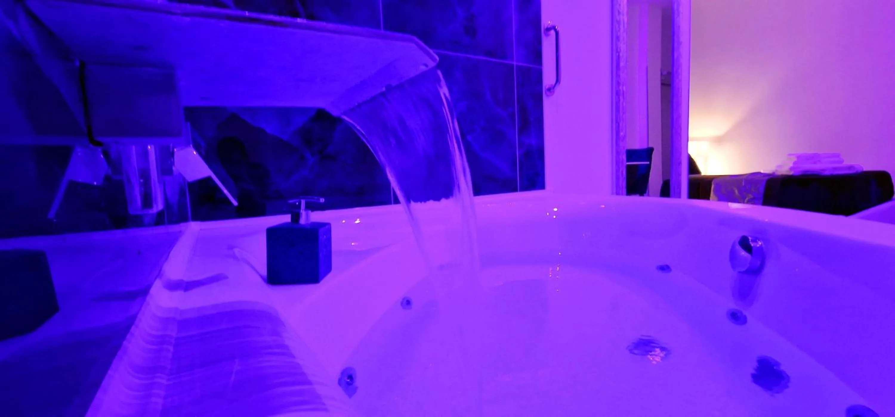 Bedroom in Maschio Angioino Suite