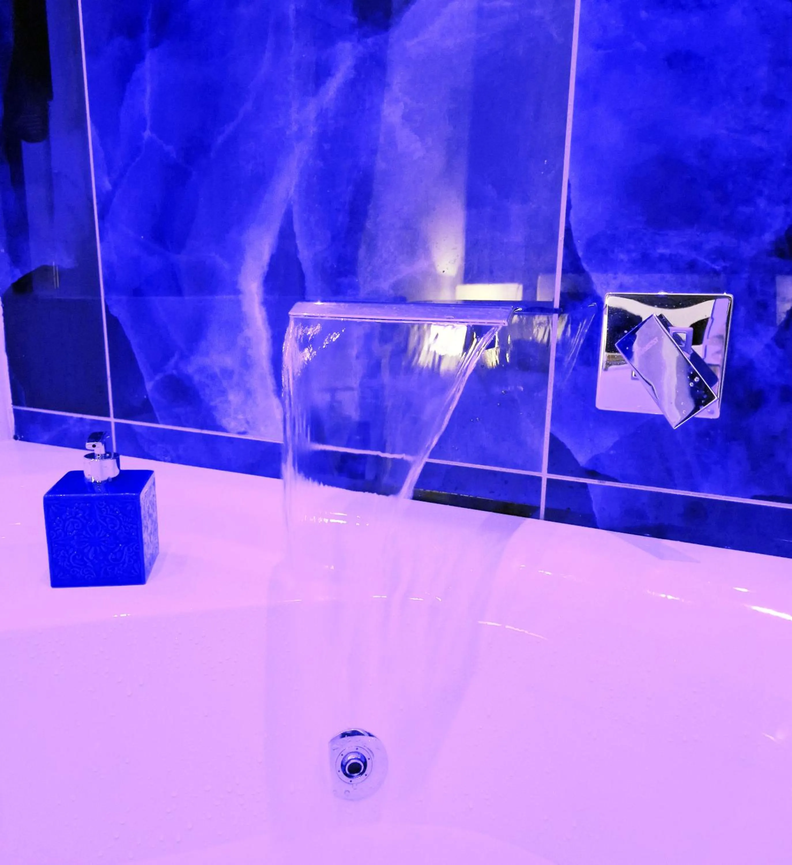 Hot Tub in Maschio Angioino Suite