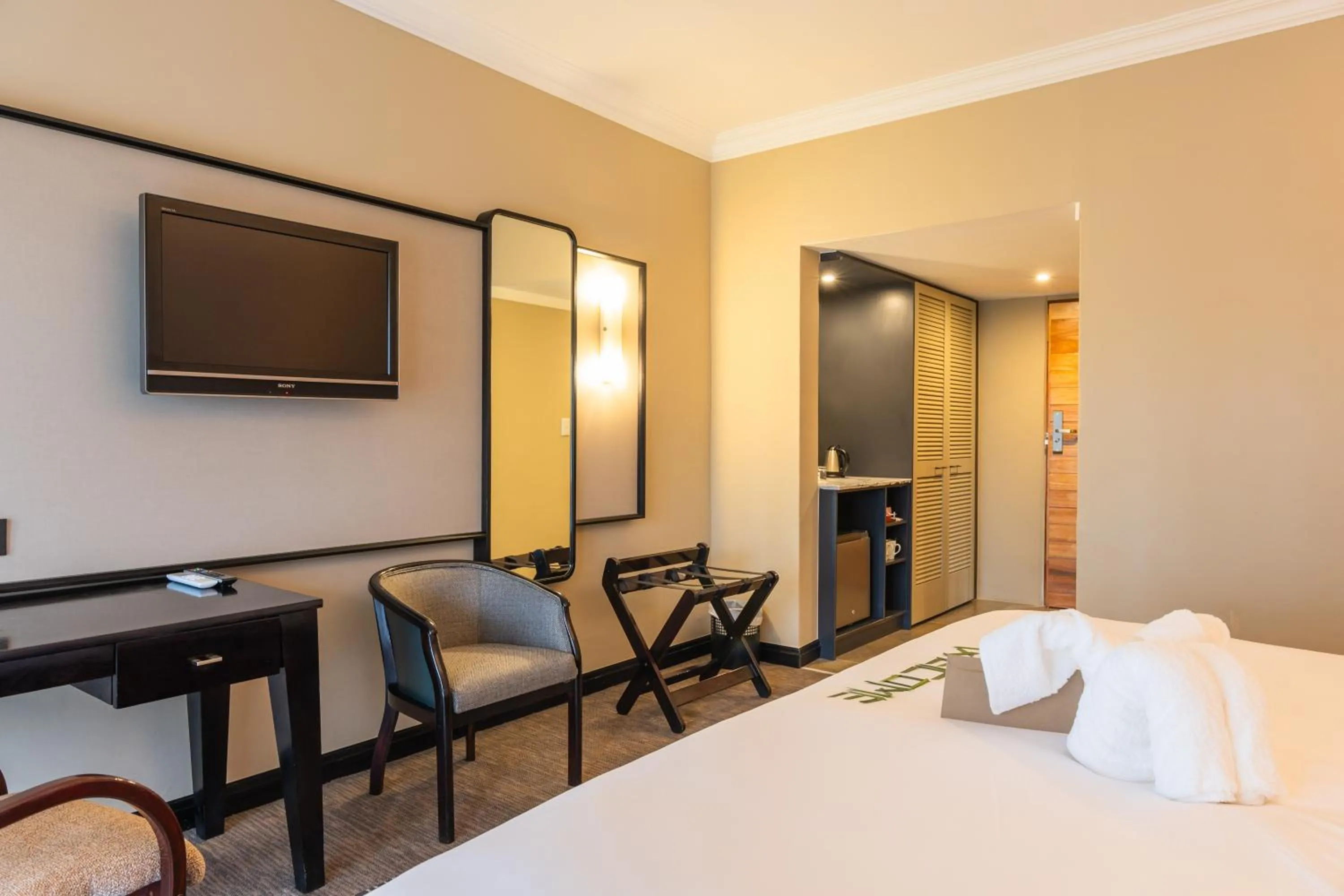 Photo of the whole room, Bed in Premier Hotel The Winkler