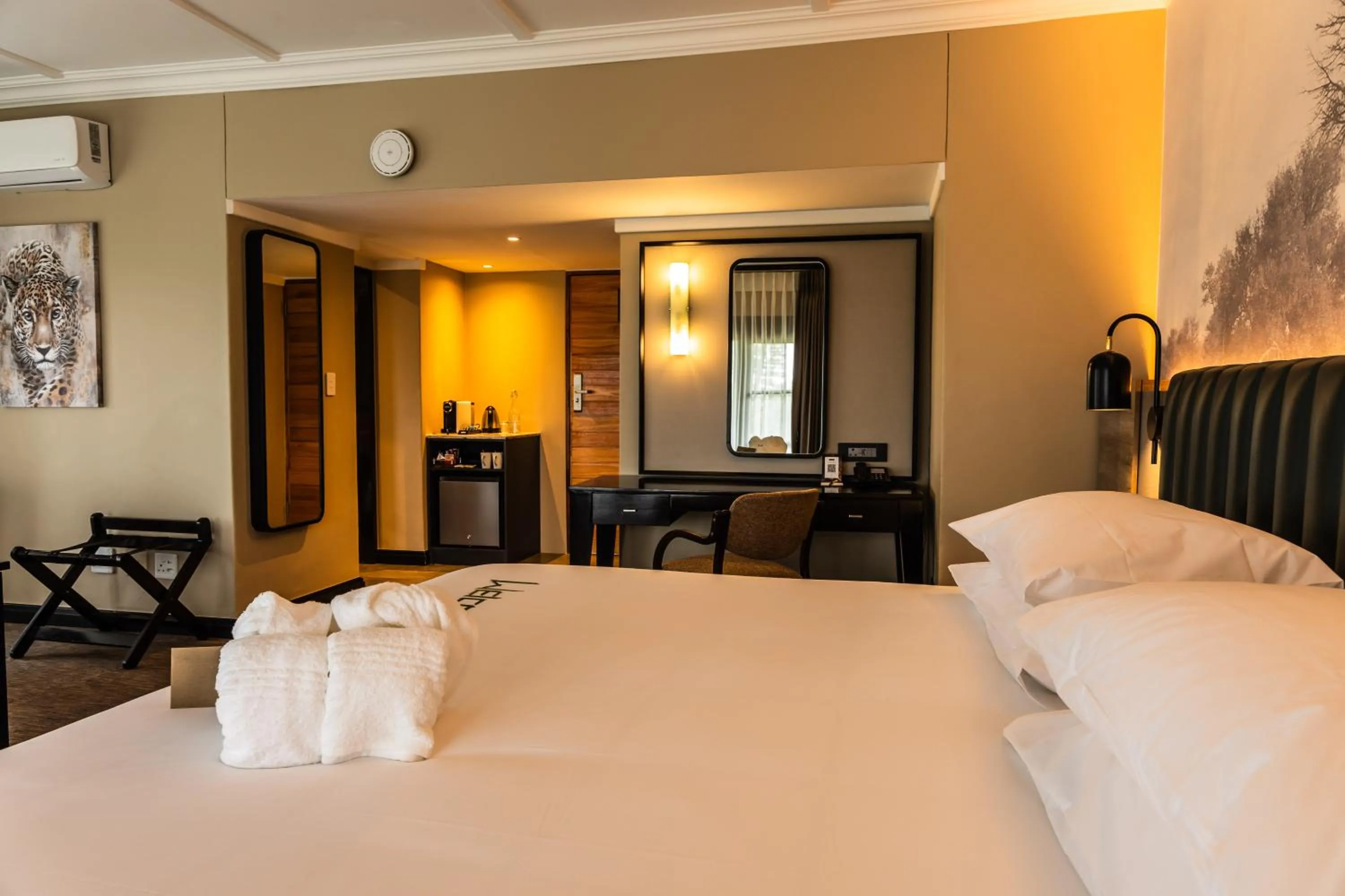 Bedroom, Bed in Premier Hotel The Winkler