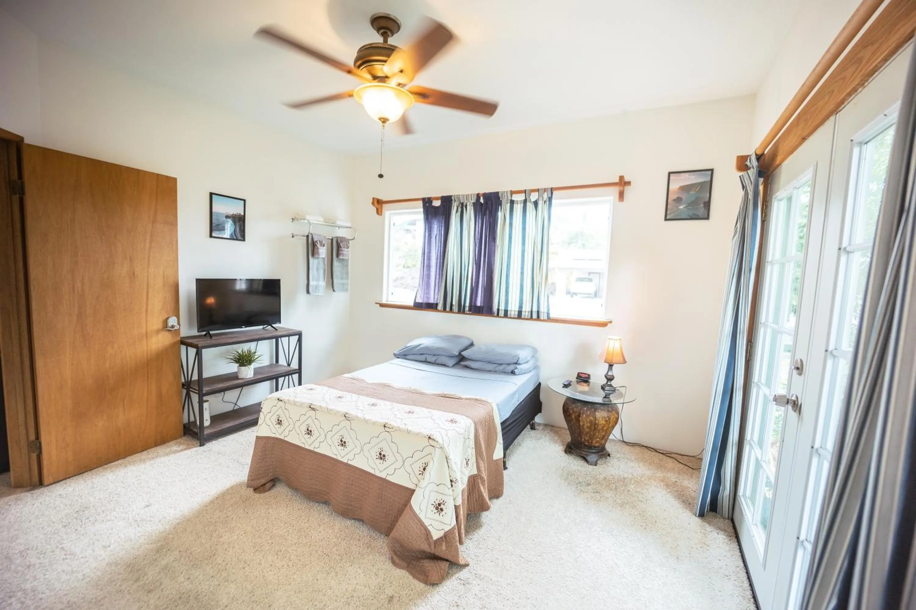 Bed in Hilo Vacation Rental