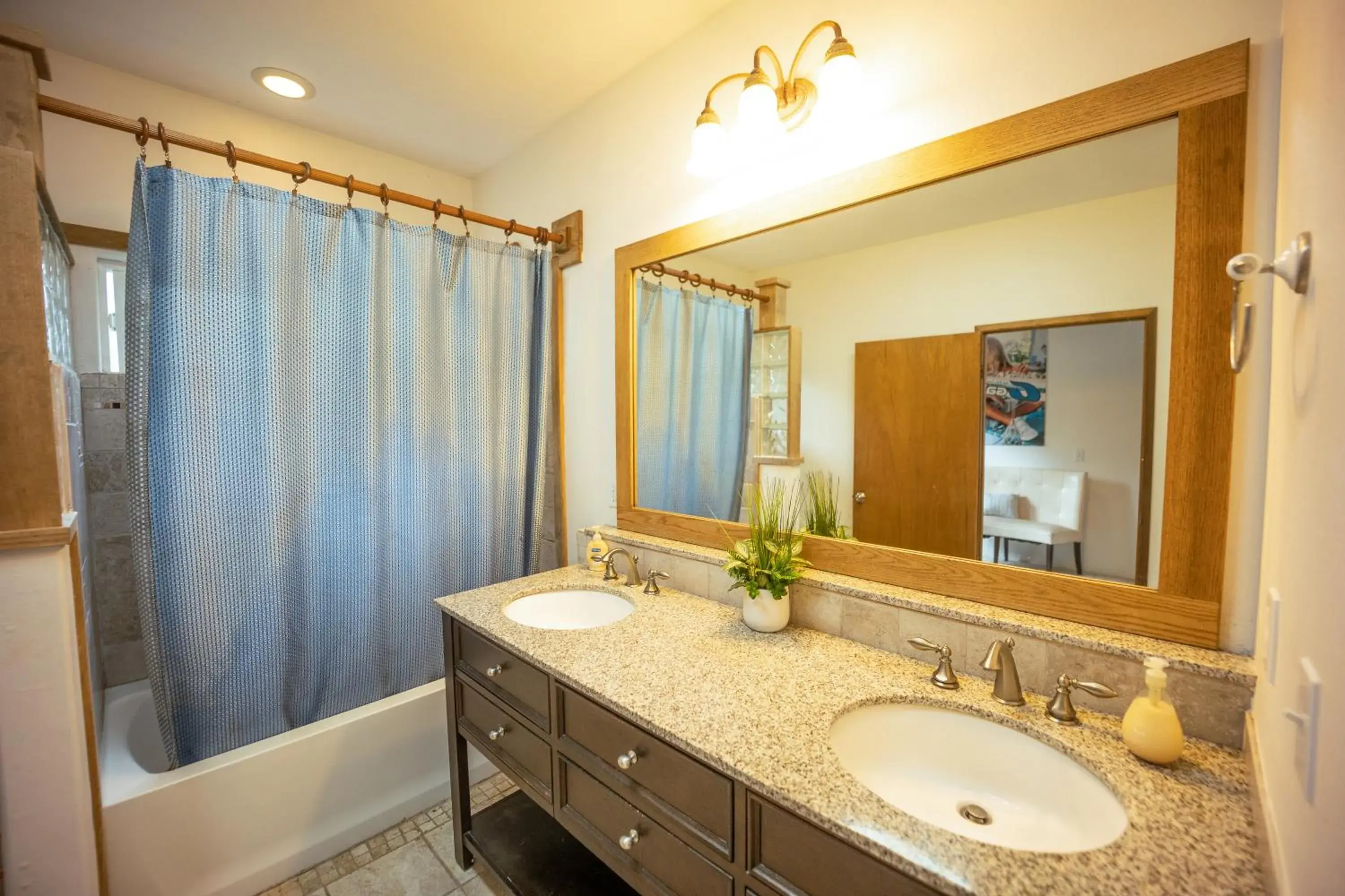 Queen Room with Shared Bathroom in Hilo Vacation Rental Queen Room with Shared Bathroom in Hilo Vacation Rental