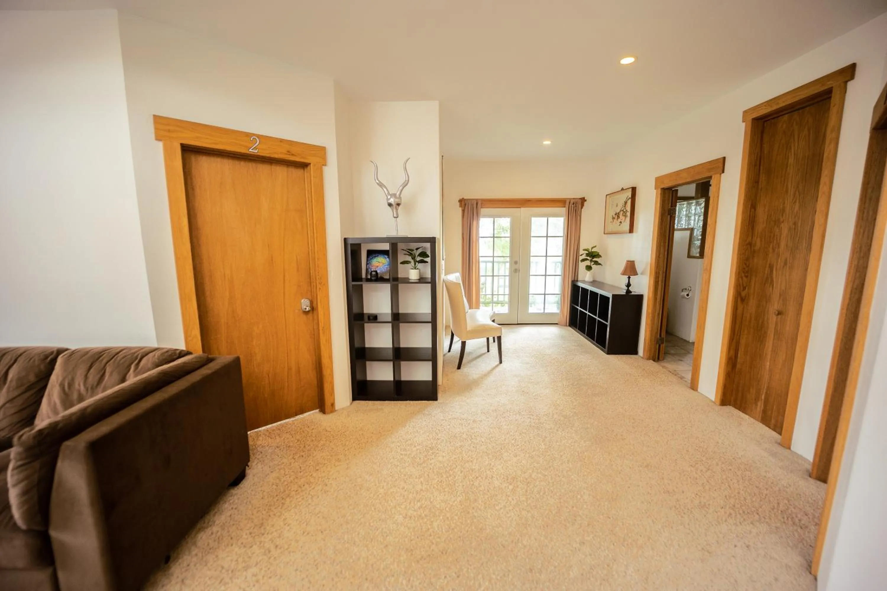 Living room, Bed in Hilo Vacation Rental