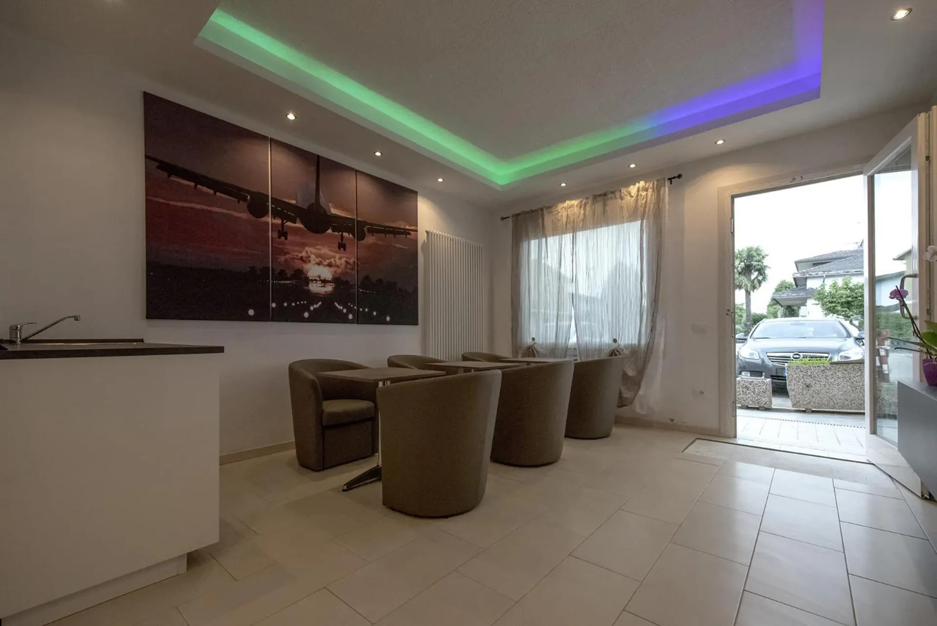 Communal lounge/ TV room in Venice Guest House B&B