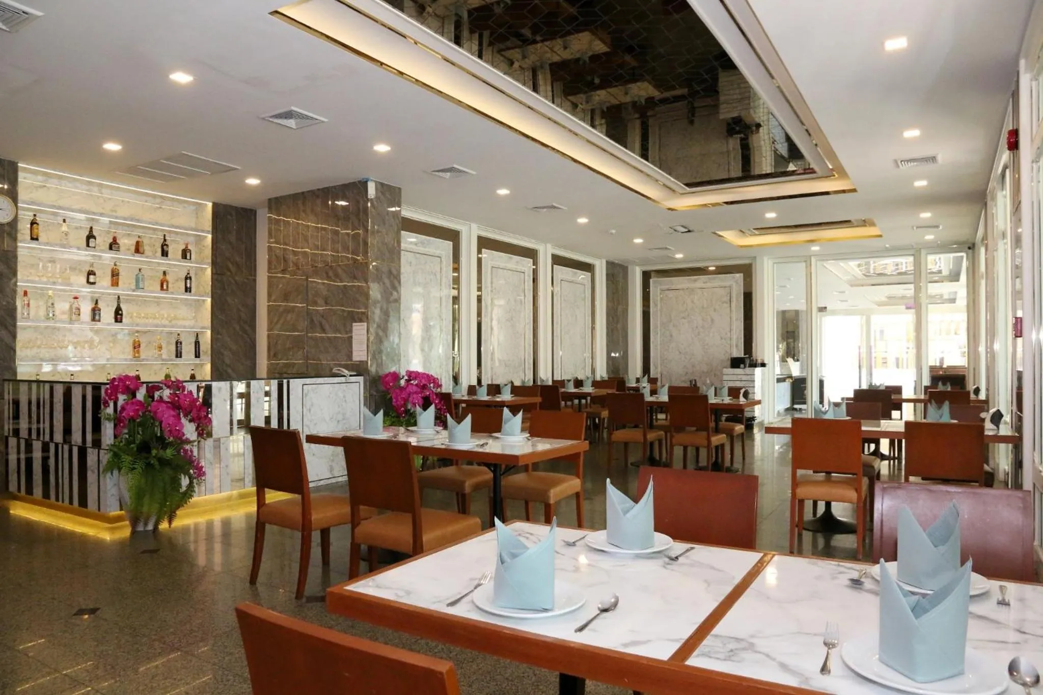 Restaurant/places to eat in Crystal Palace Luxury Hotel Pattaya