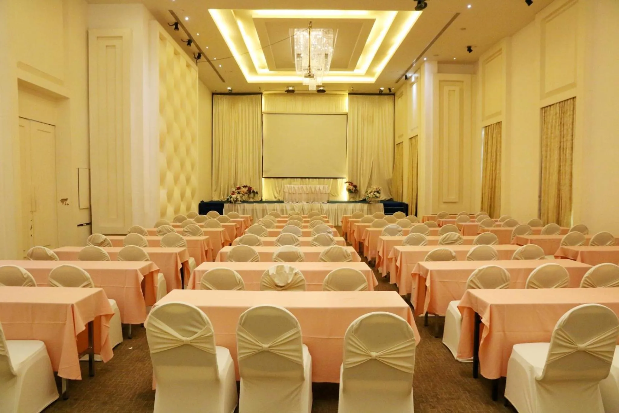 Meeting/conference room in Crystal Palace Luxury Hotel Pattaya