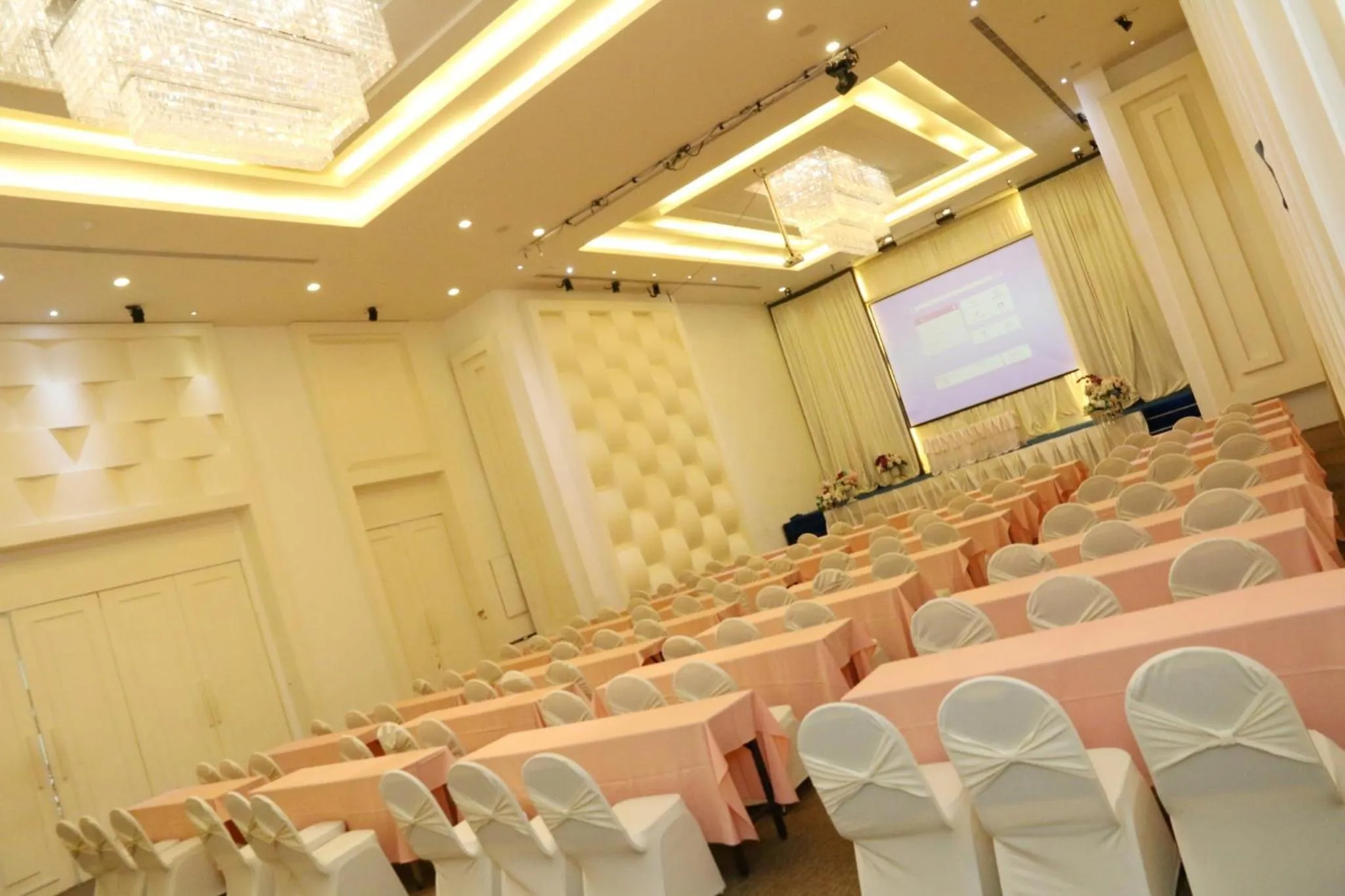 Meeting/conference room in Crystal Palace Luxury Hotel Pattaya
