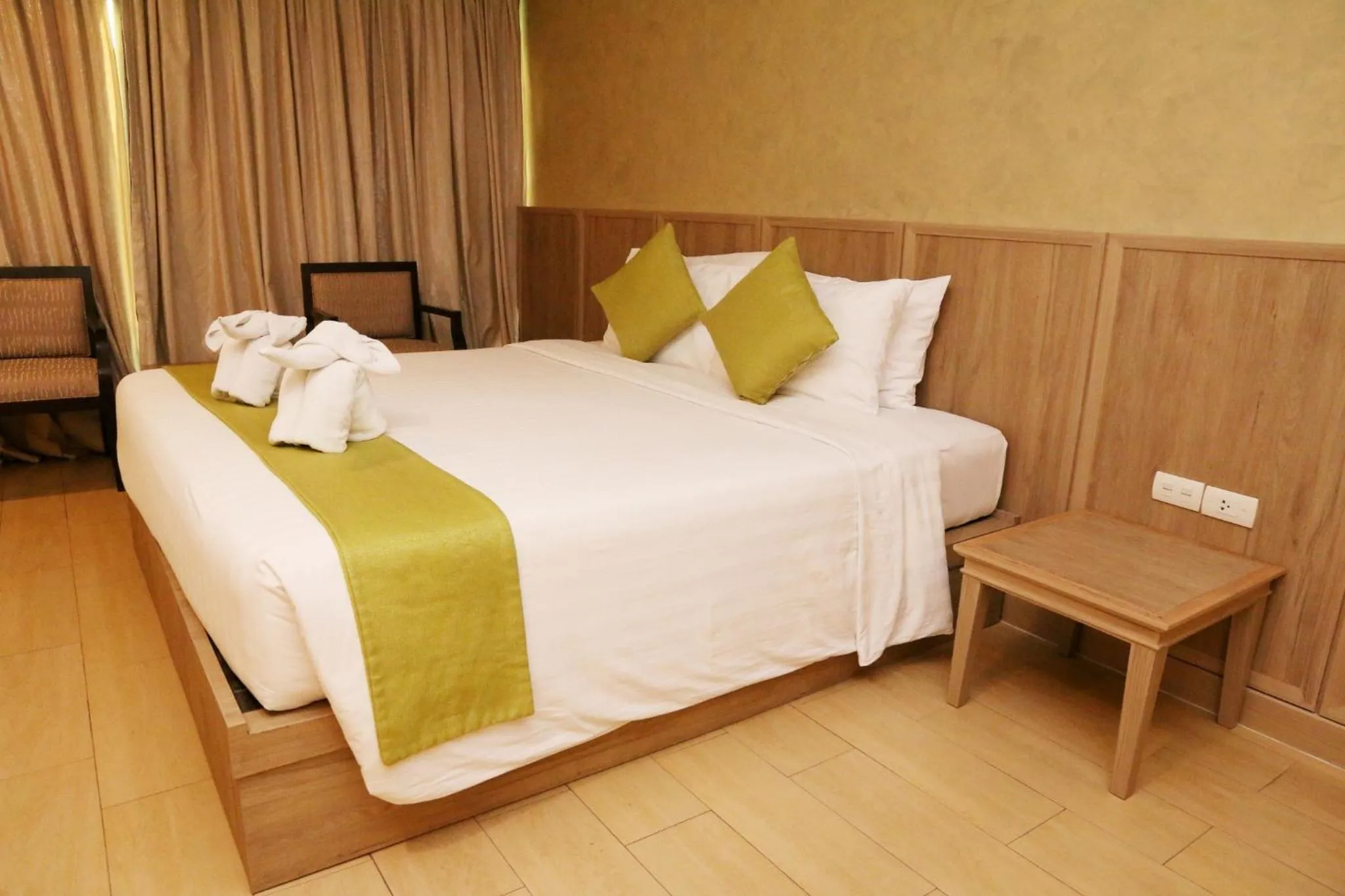 Bedroom, Bed in Crystal Palace Luxury Hotel Pattaya