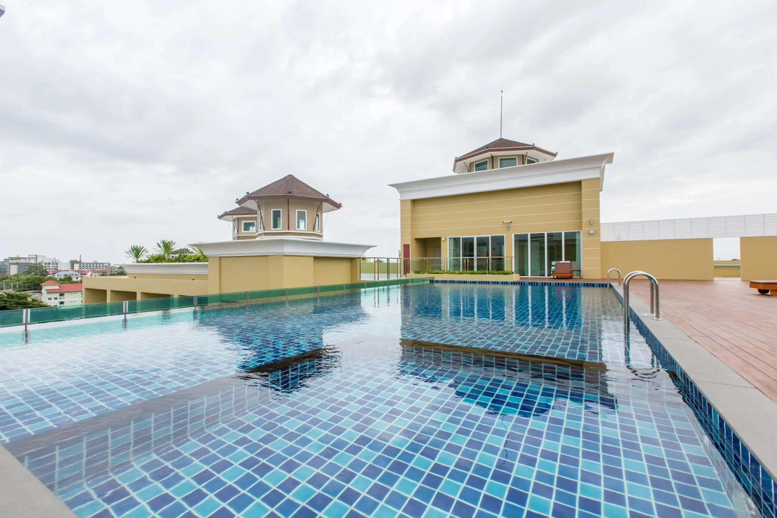 Day in Crystal Palace Luxury Hotel Pattaya