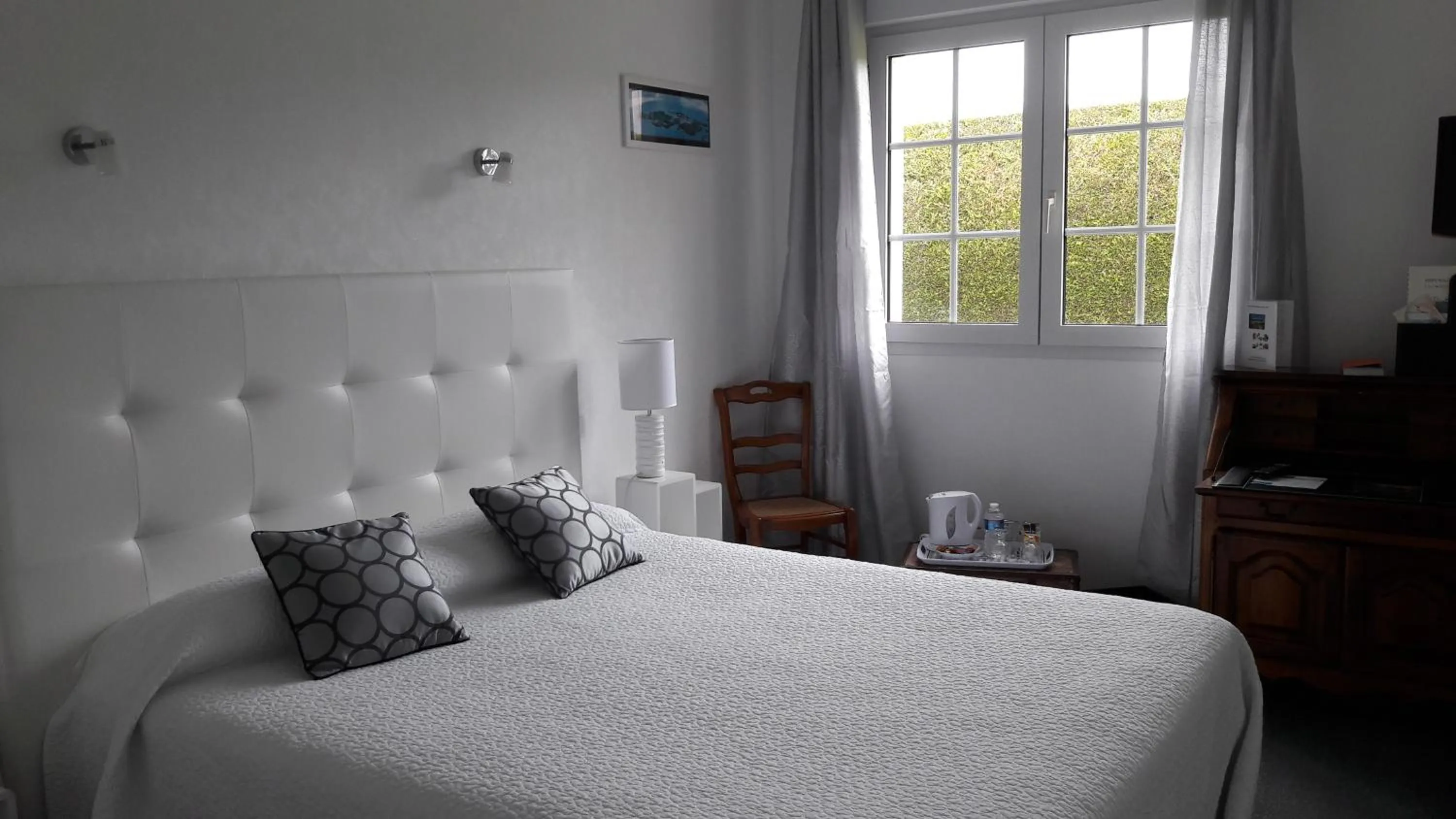 Photo of the whole room, Bed in Hotel Spa La Malouinière Des Longchamps - Saint-Malo