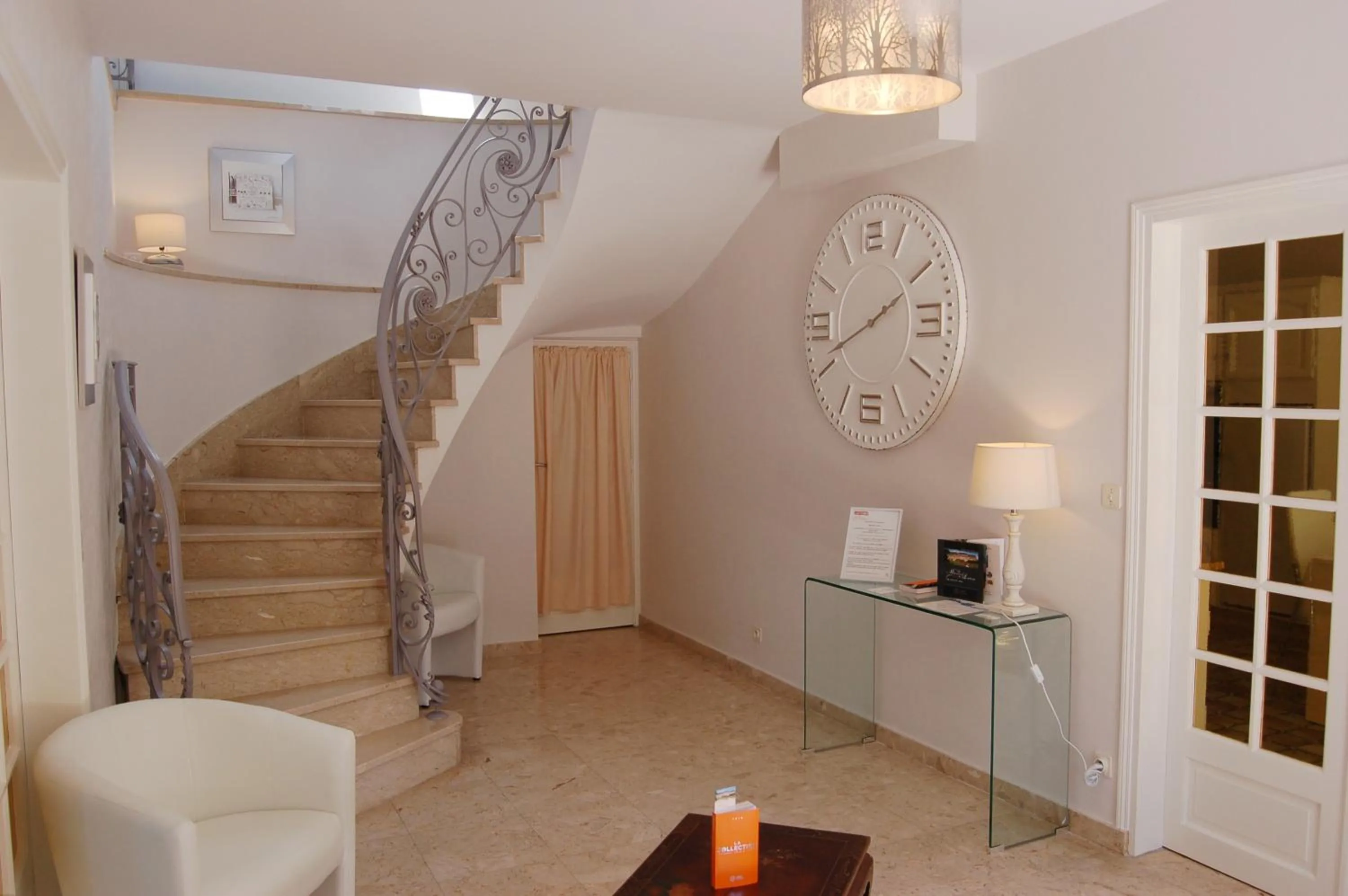 Library in Hotel Spa La Malouinière Des Longchamps - Saint-Malo