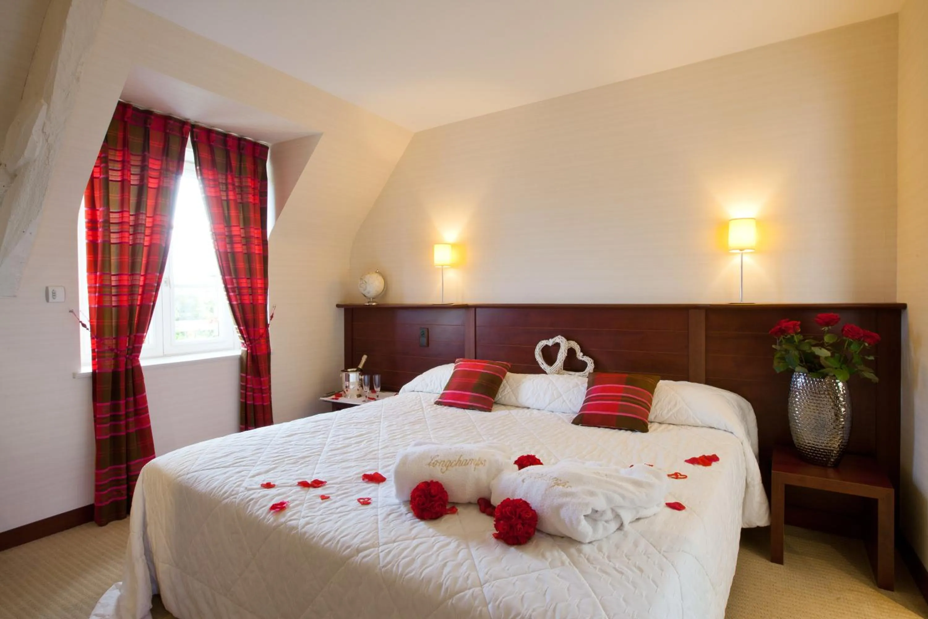 Bedroom, Bed in Hotel Spa La Malouinière Des Longchamps - Saint-Malo