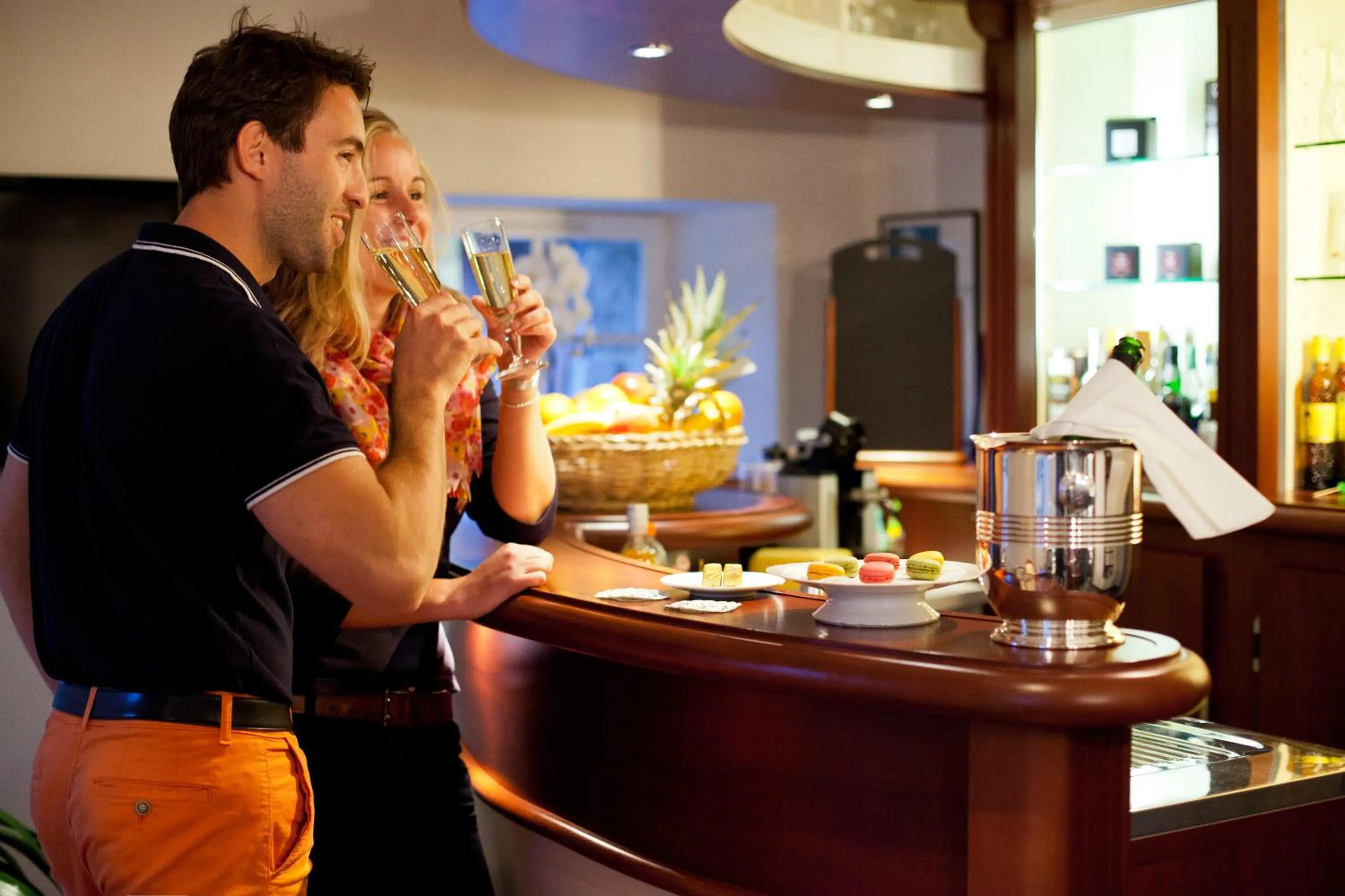 Lounge or bar in Hotel Spa La Malouinière Des Longchamps - Saint-Malo