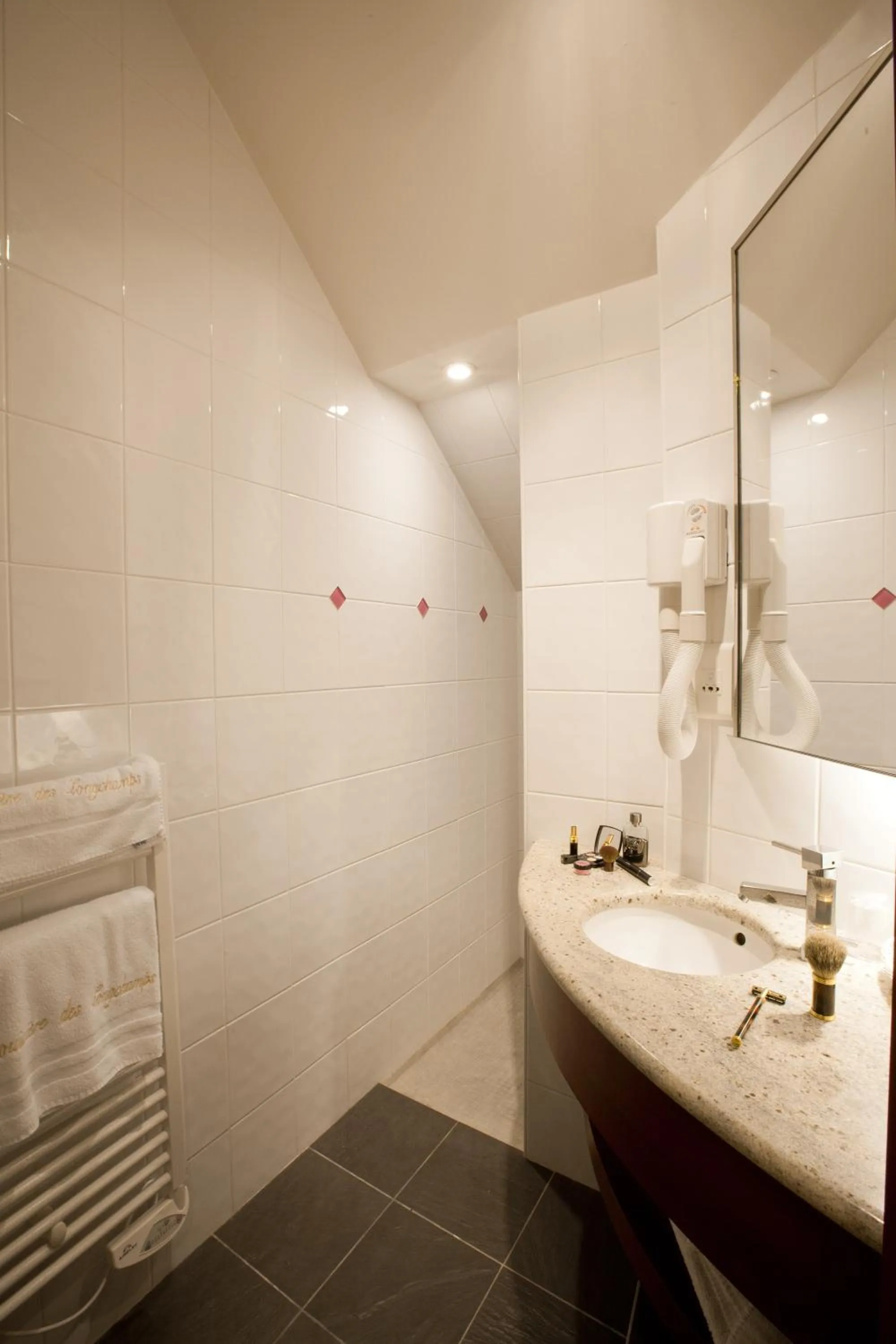 Bedroom in Hotel Spa La Malouinière Des Longchamps - Saint-Malo