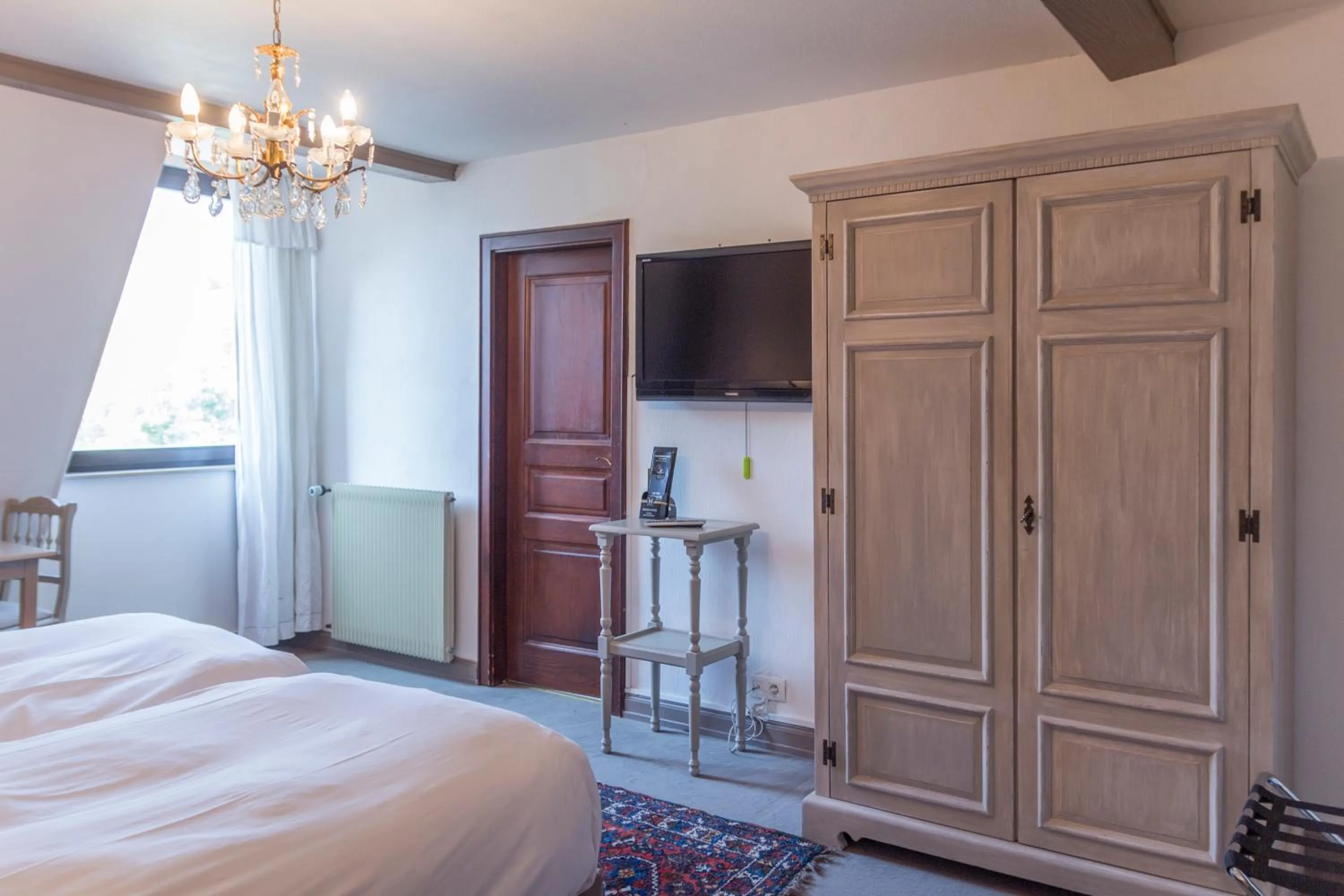 Bed in Domaine de Beaupré - Hotel The Originals Relais