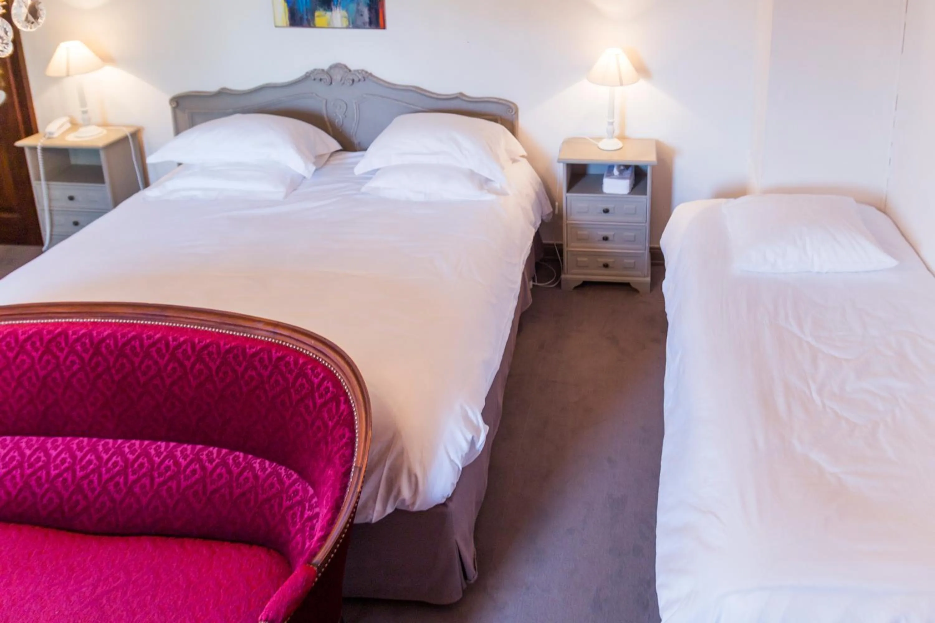 Bed in Domaine de Beaupré - Hotel The Originals Relais