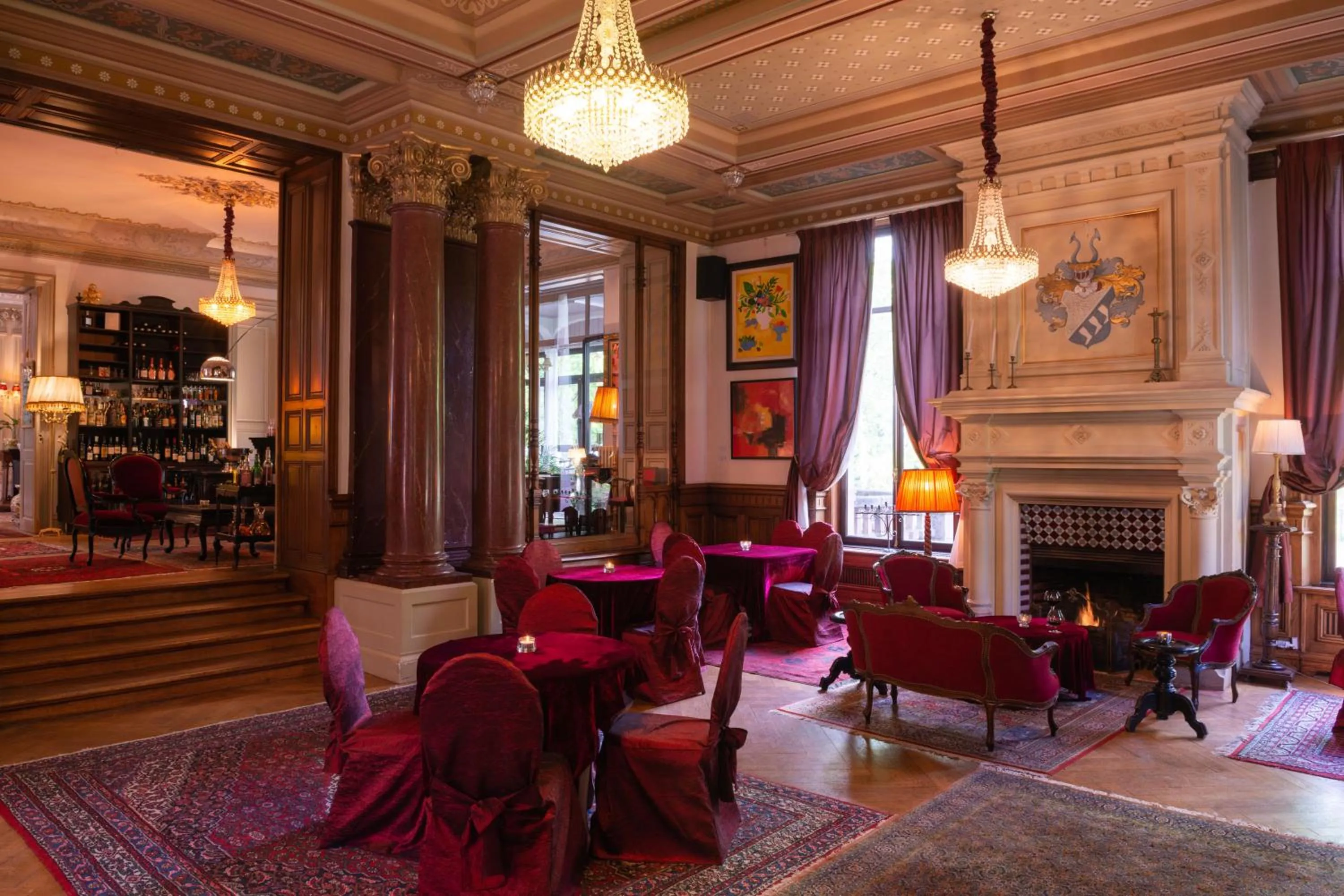 Lounge or bar in Domaine de Beaupré - Hotel The Originals Relais