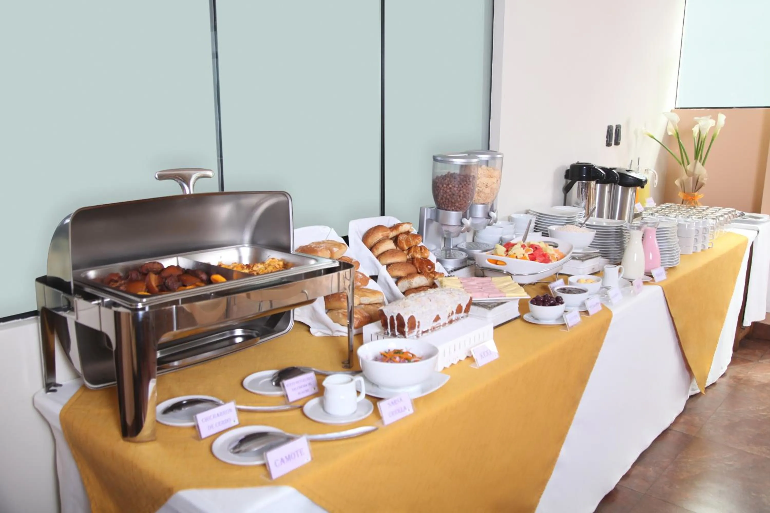 Restaurant/places to eat in Hotel Rivera Inn