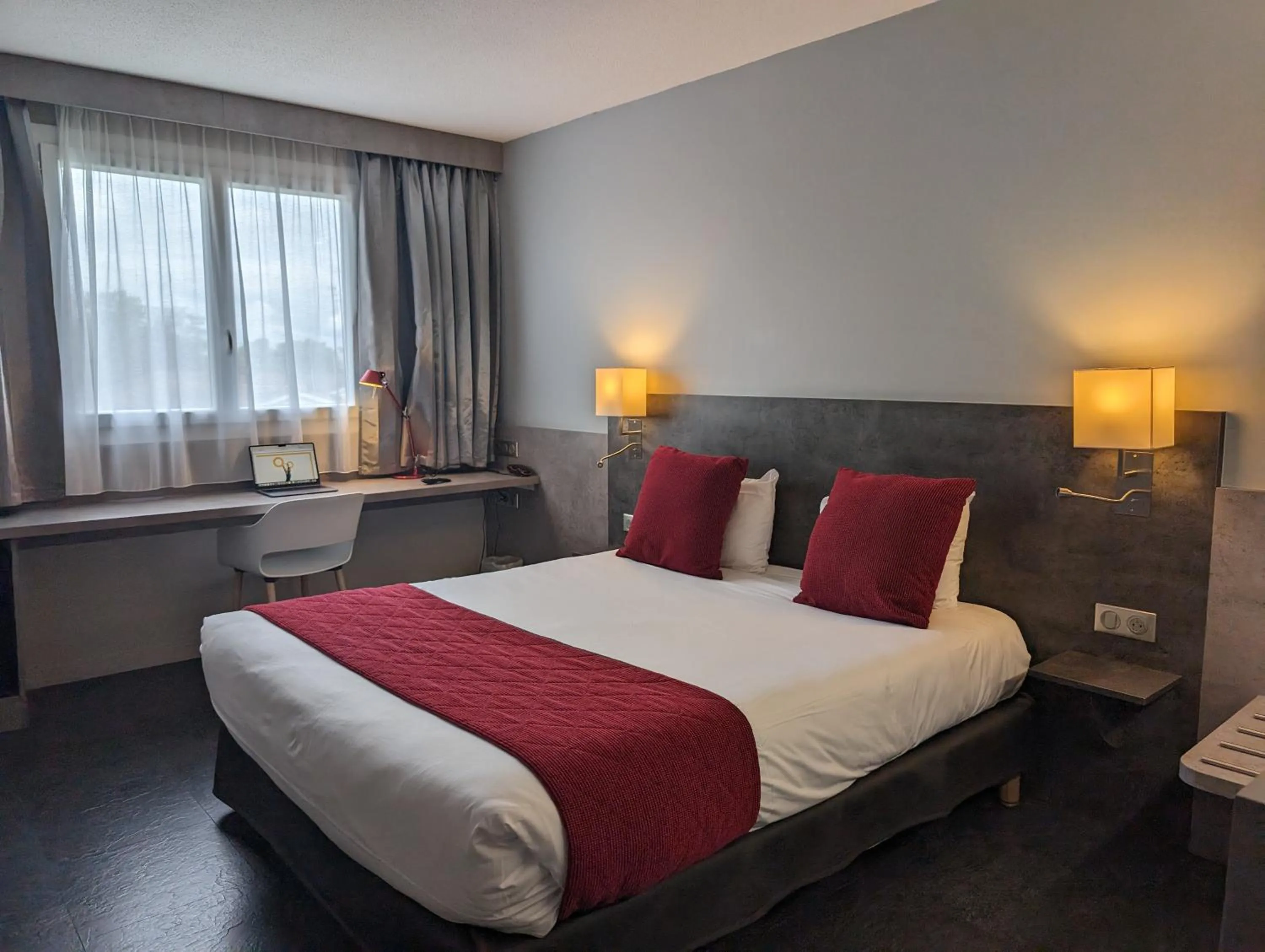 Bed in Hotel L'Hotan