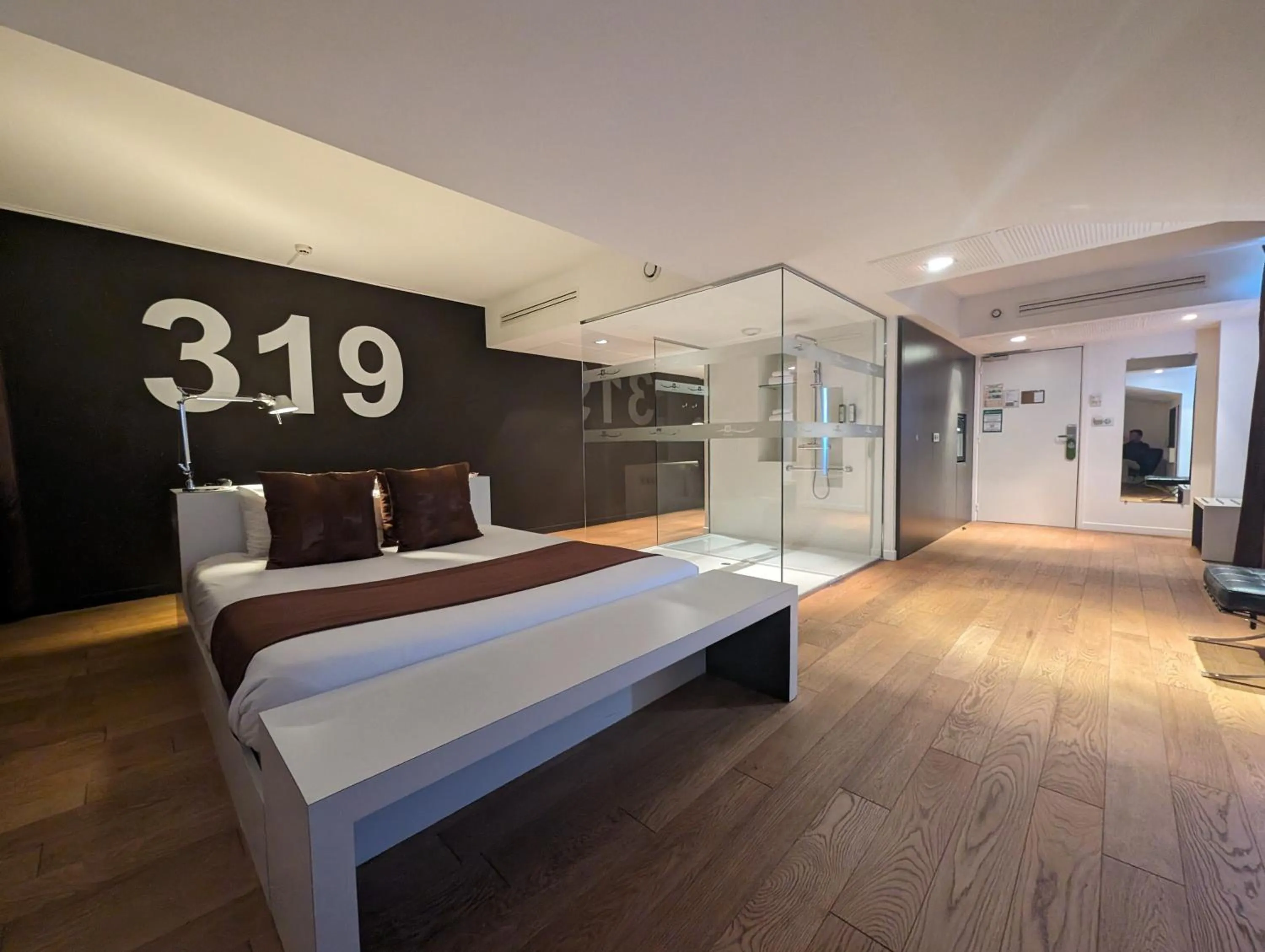 Photo of the whole room, Bed in Hotel L'Hotan