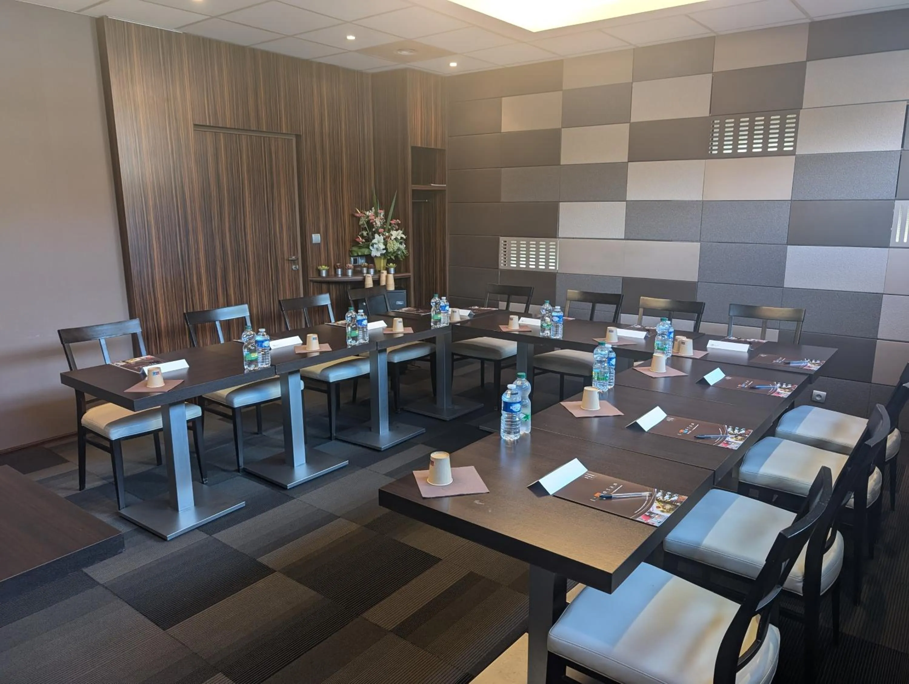 Meeting/conference room in Hotel L'Hotan