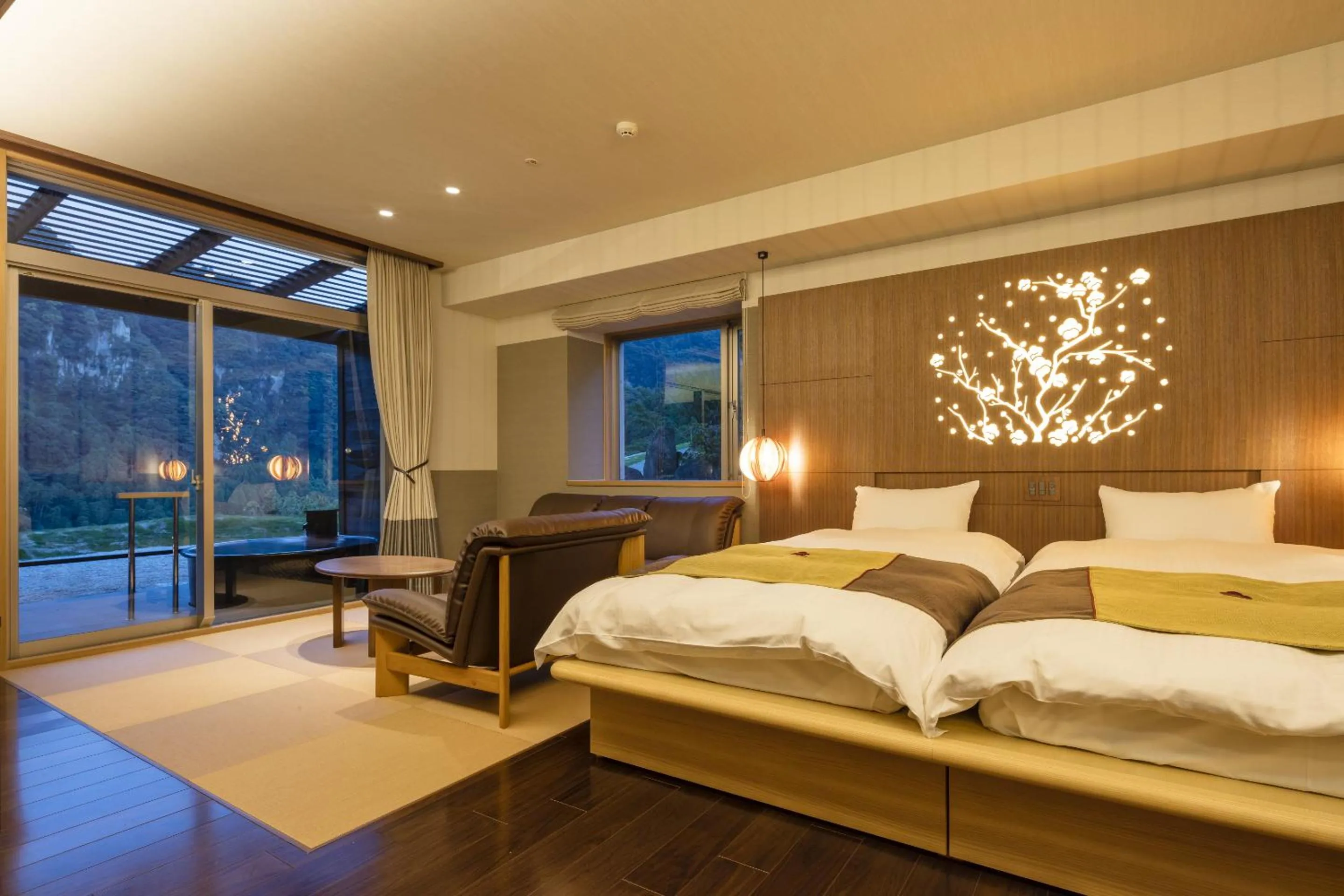 Mountain view, Bed in Okuhita Onsen Umehibiki