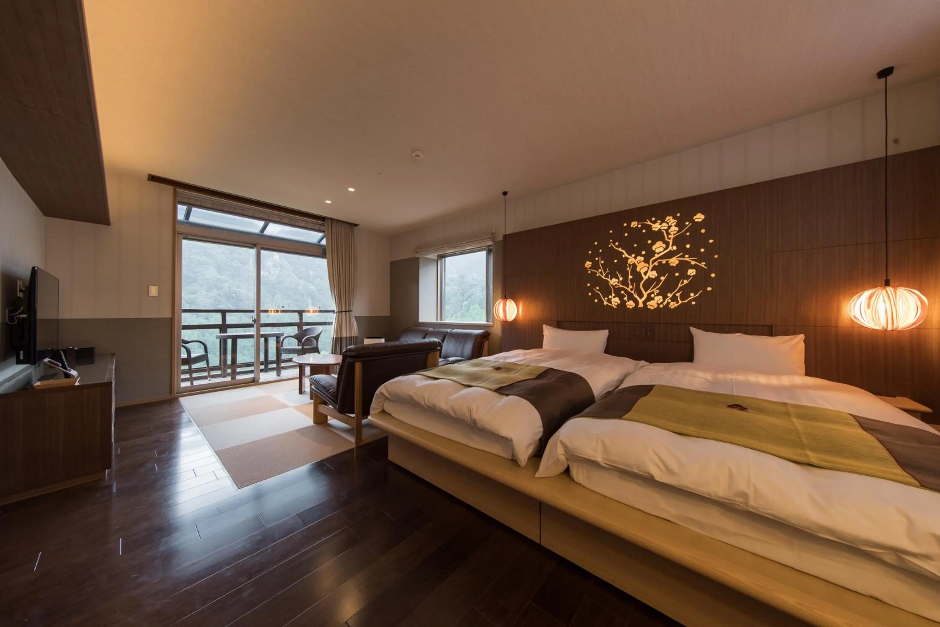 Mountain view, Bed in Okuhita Onsen Umehibiki