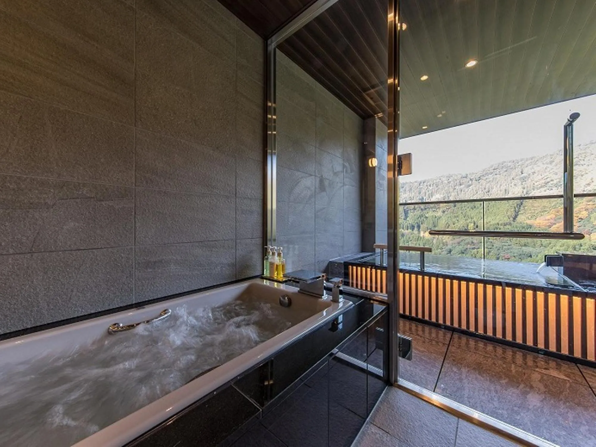 Bathroom in Okuhita Onsen Umehibiki