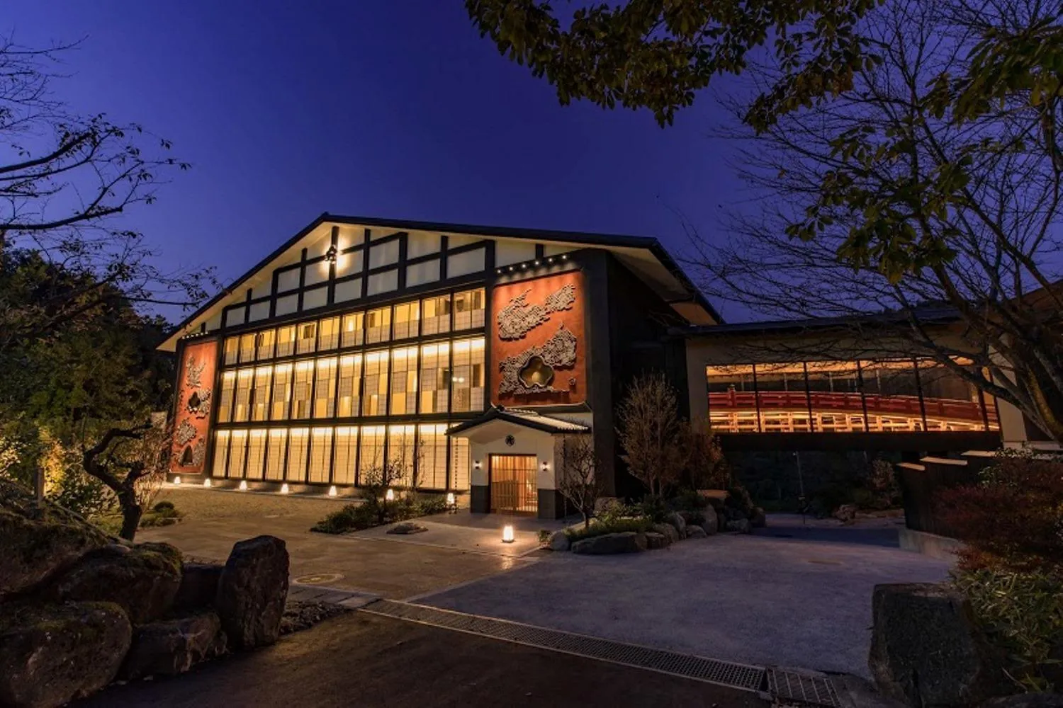Property building in Okuhita Onsen Umehibiki