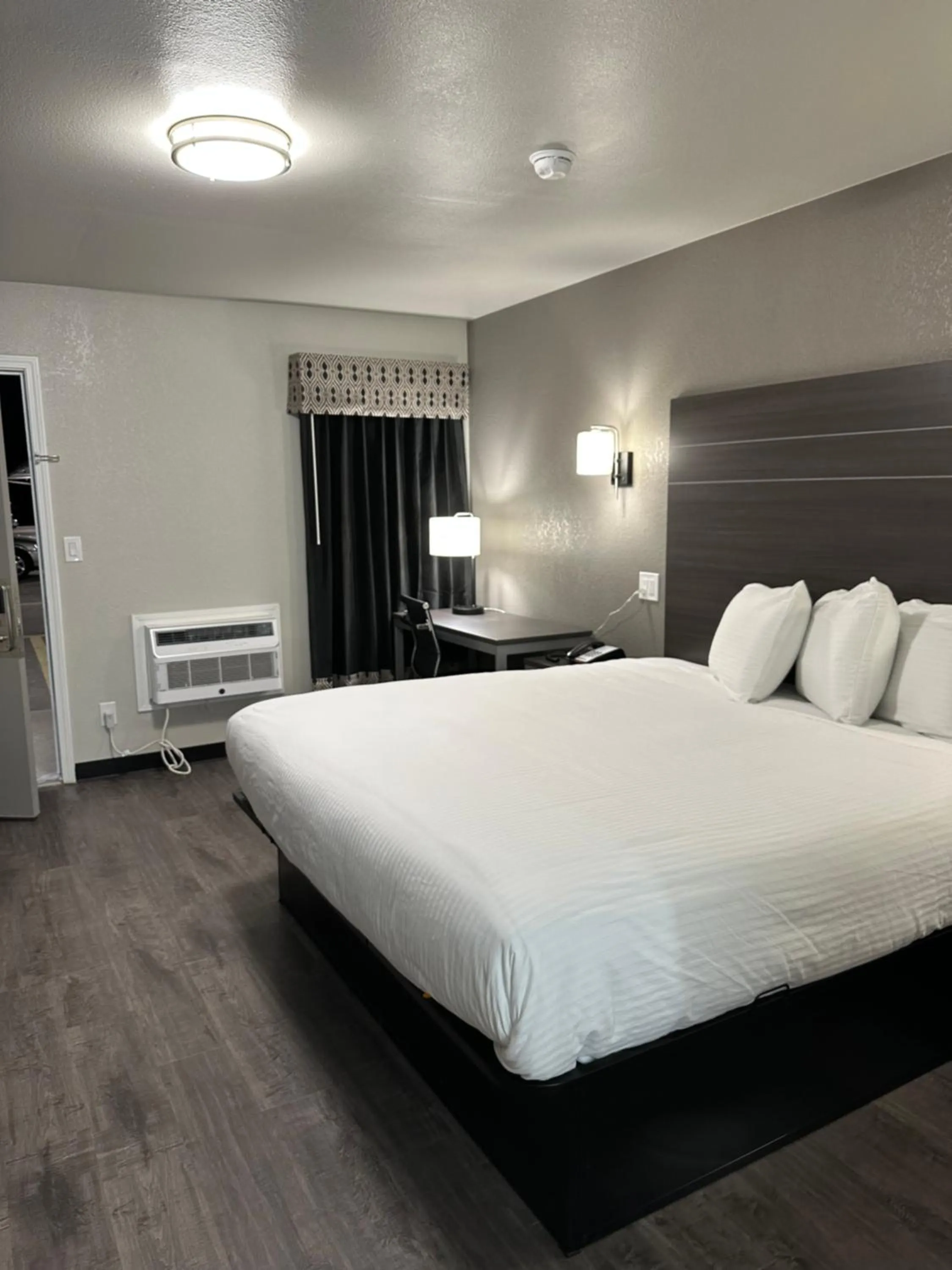 Sleepy Traveler Motel