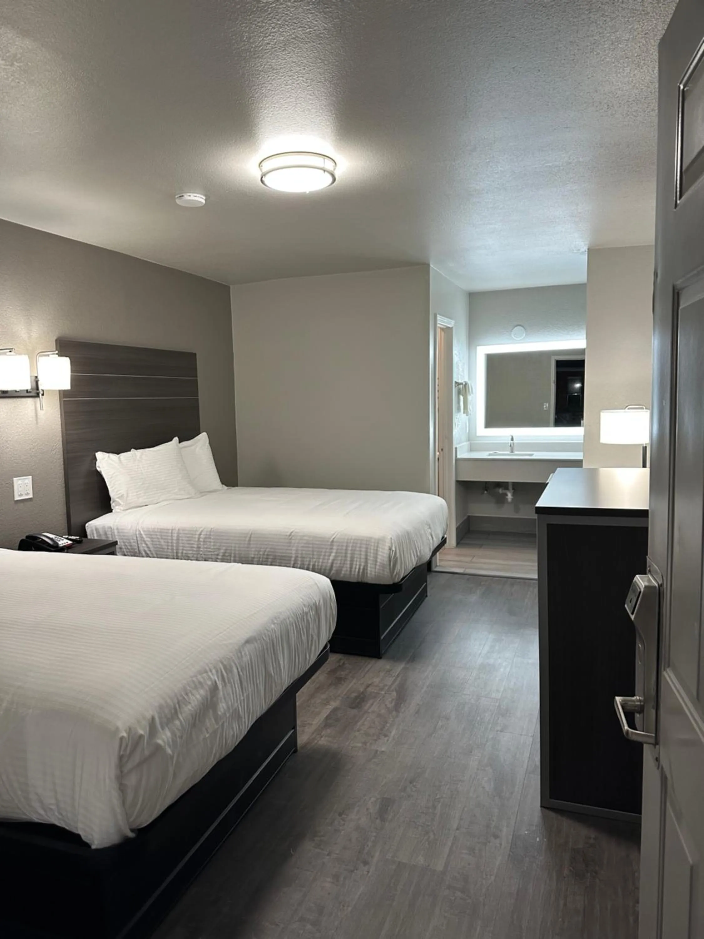 Sleepy Traveler Motel