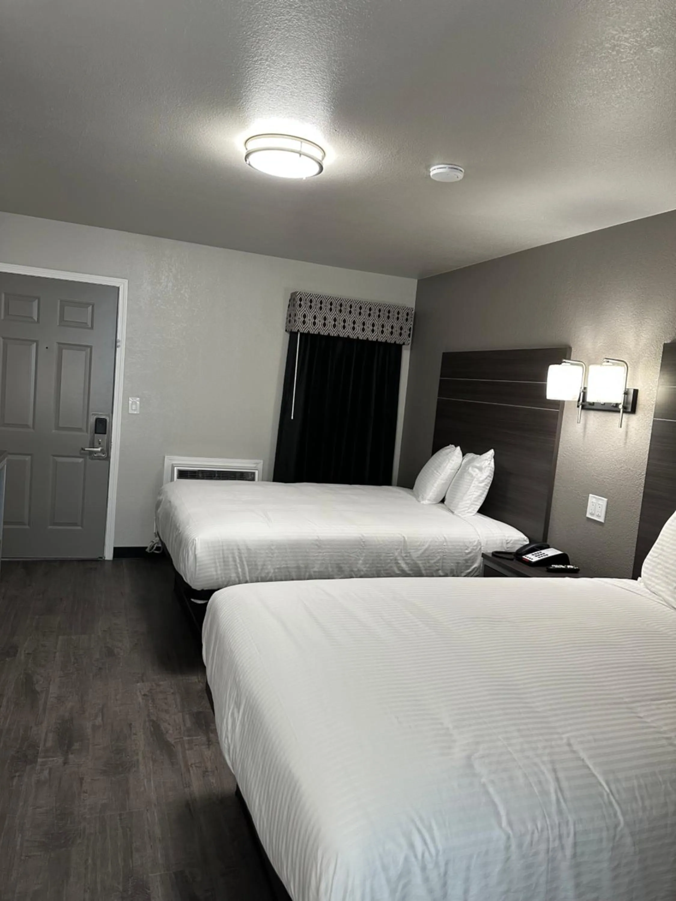 Sleepy Traveler Motel