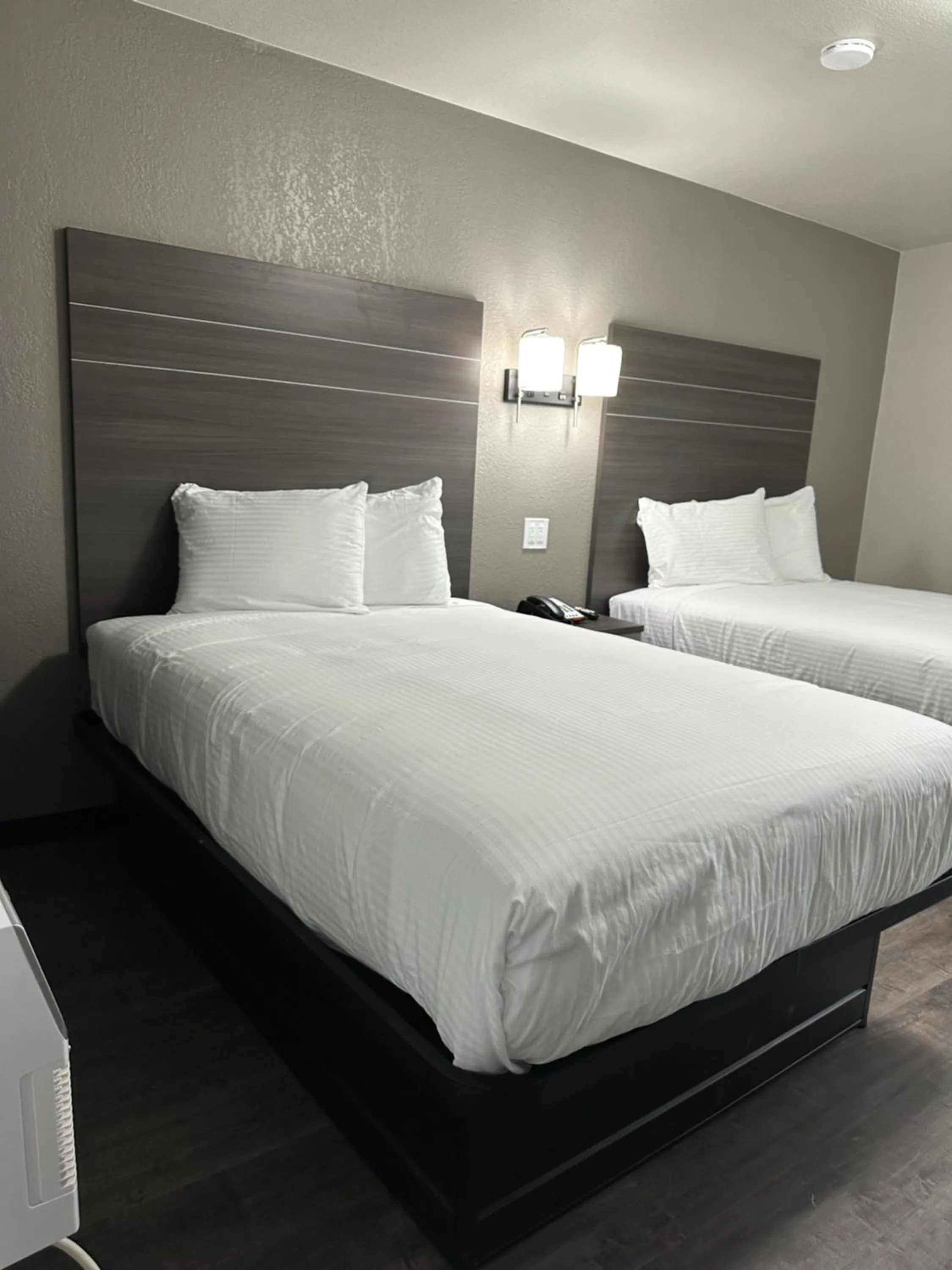 Sleepy Traveler Motel