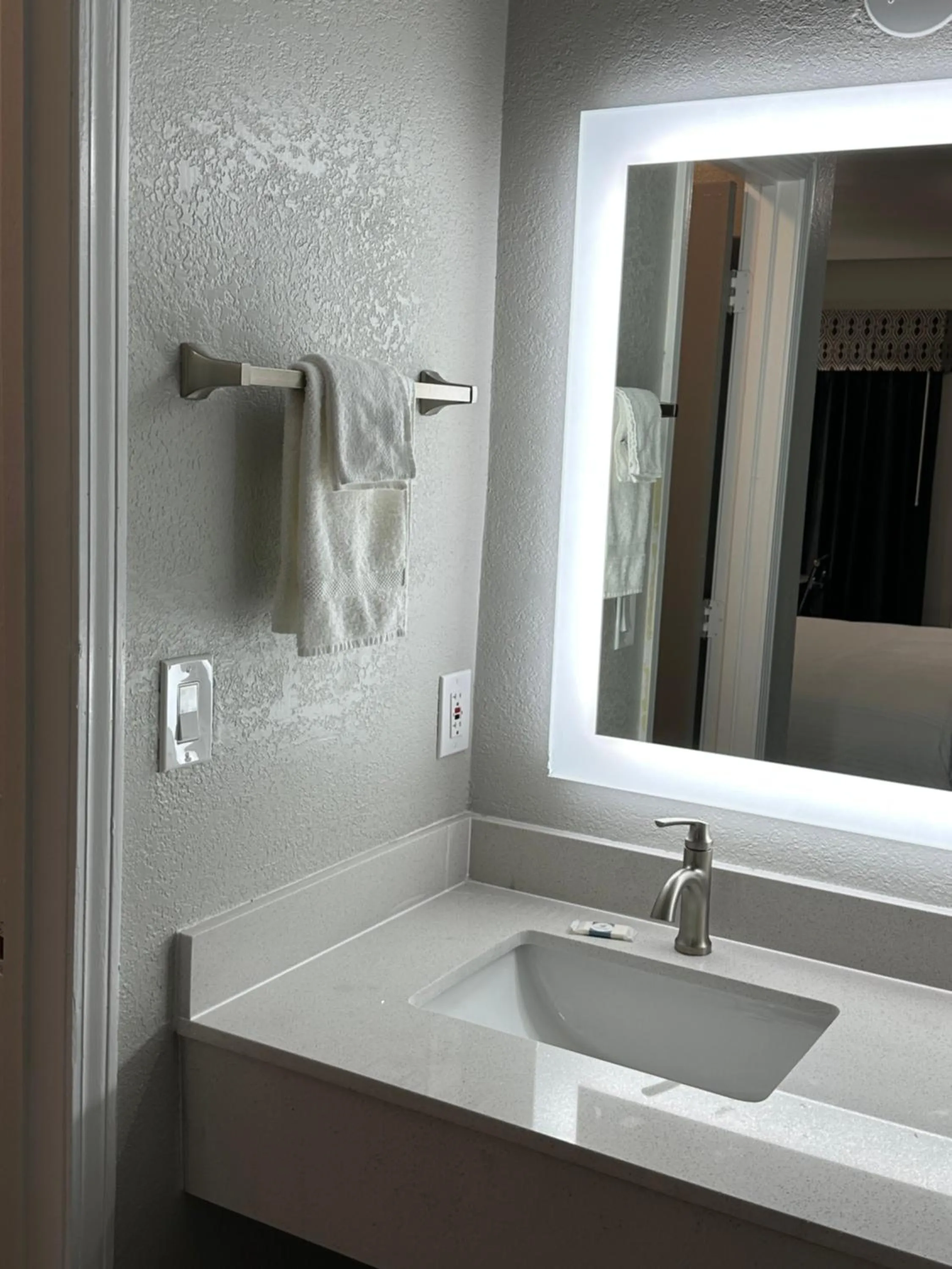 Sleepy Traveler Motel