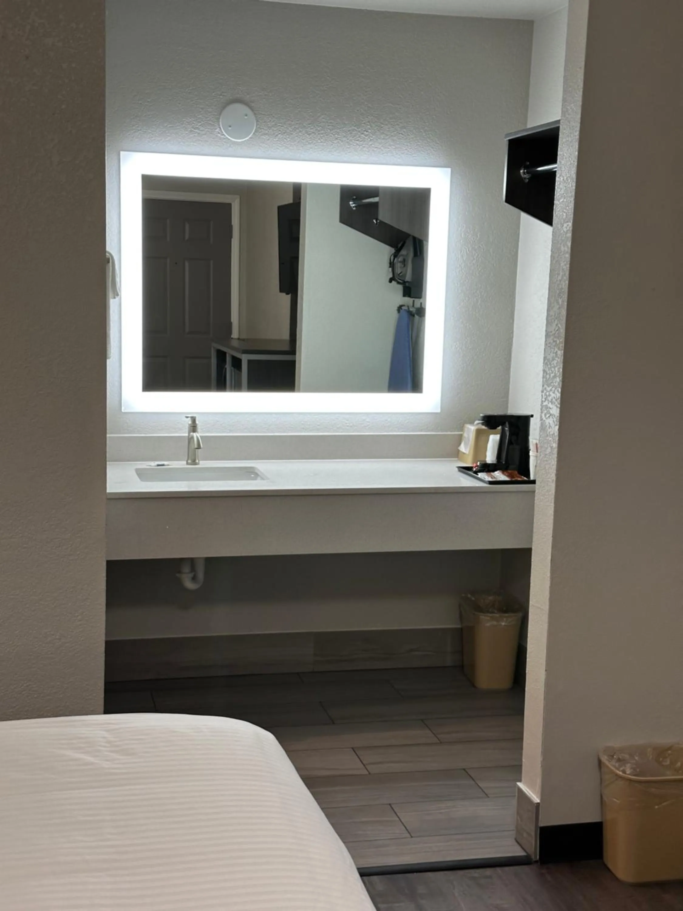 Sleepy Traveler Motel