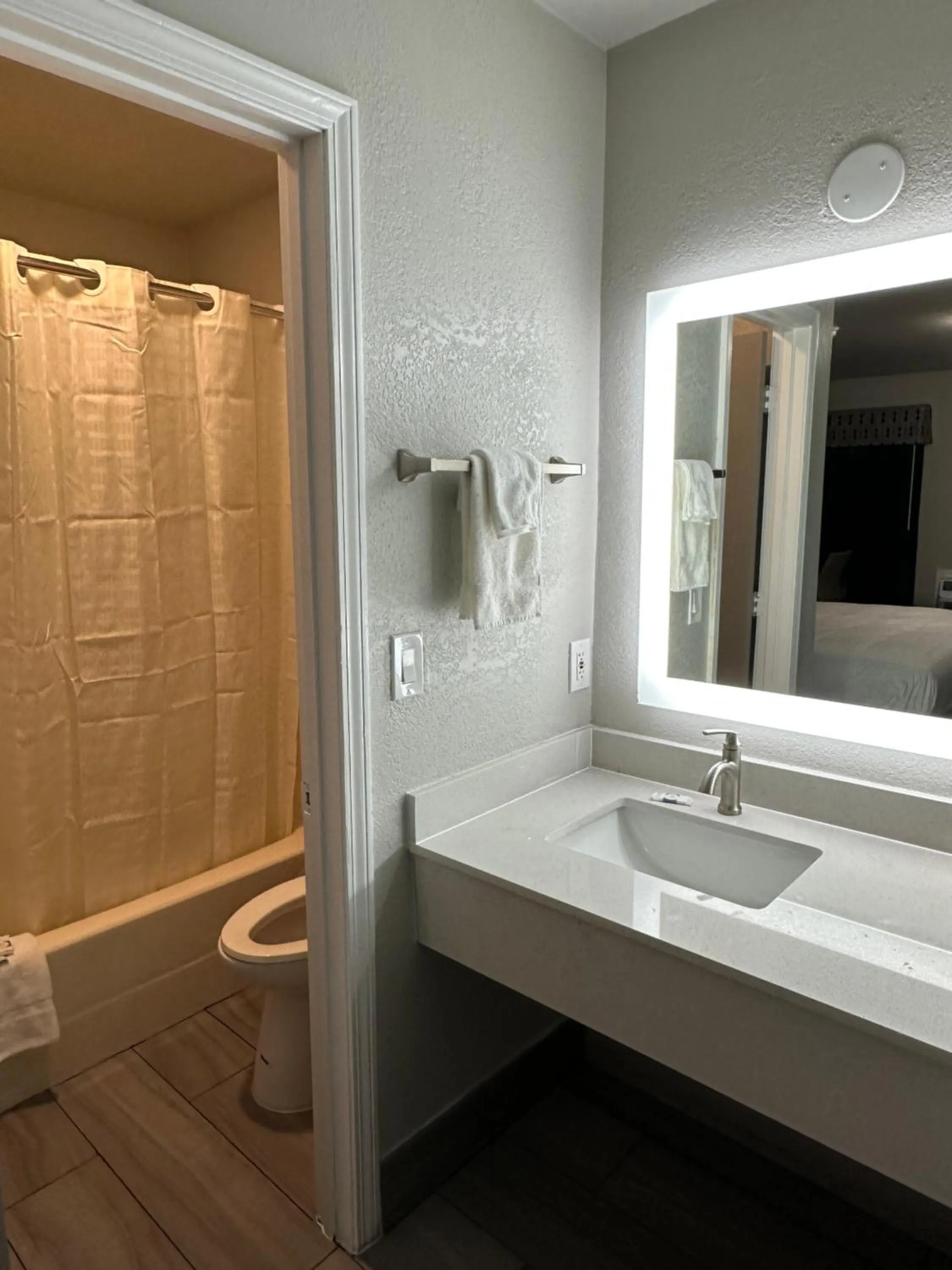 Sleepy Traveler Motel