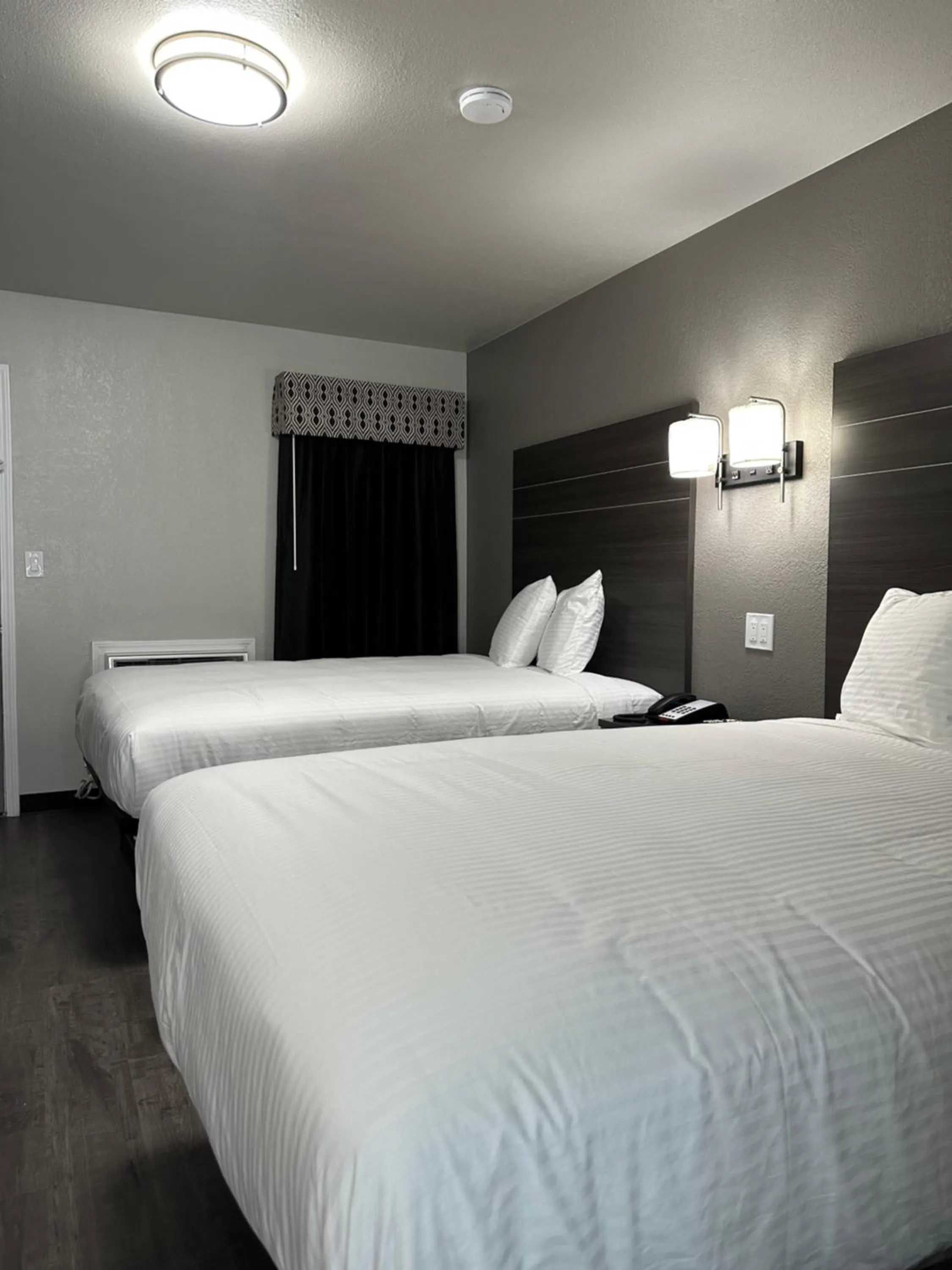 Sleepy Traveler Motel