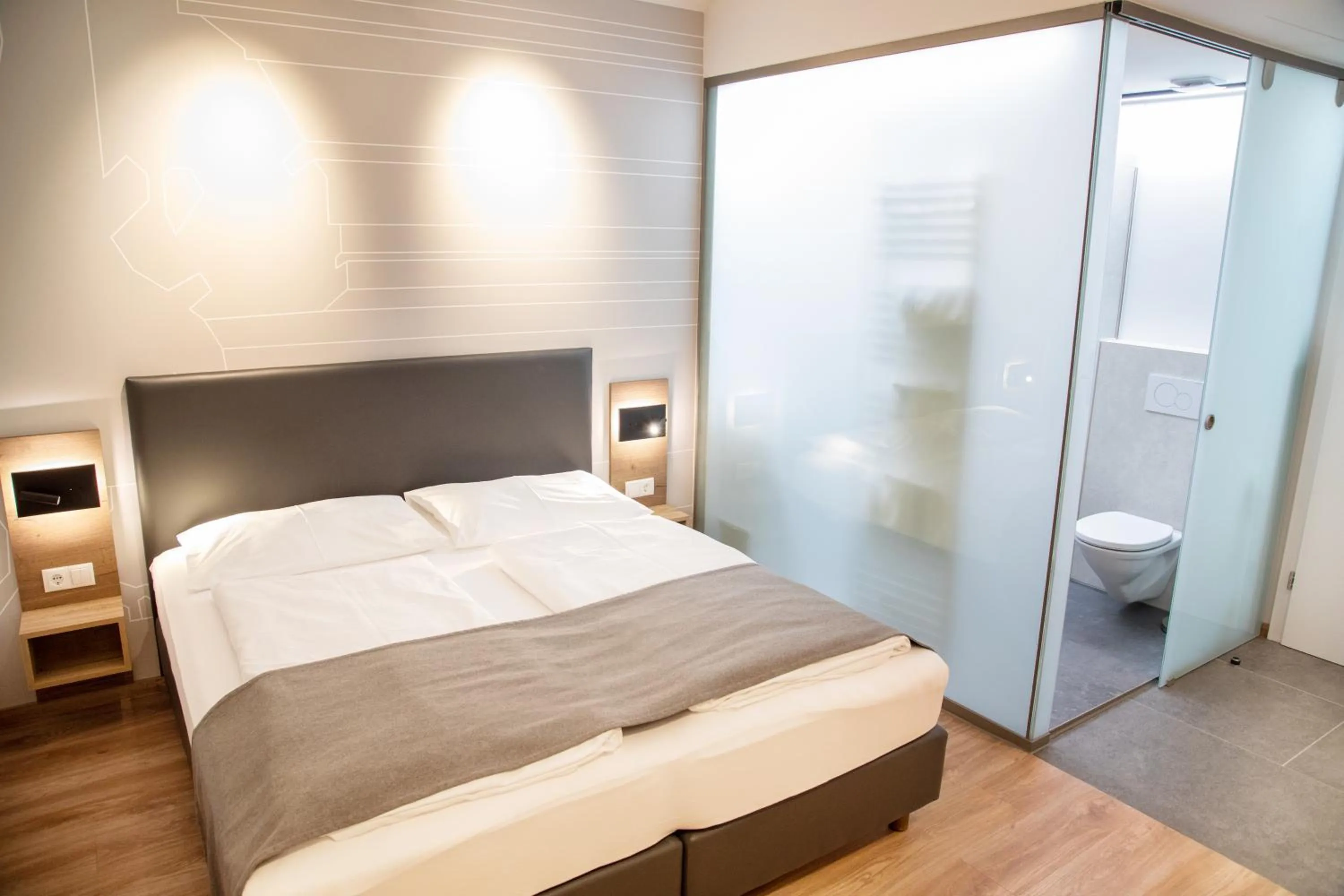 Bathroom, Bed in Hotel Restaurant Auerhahn