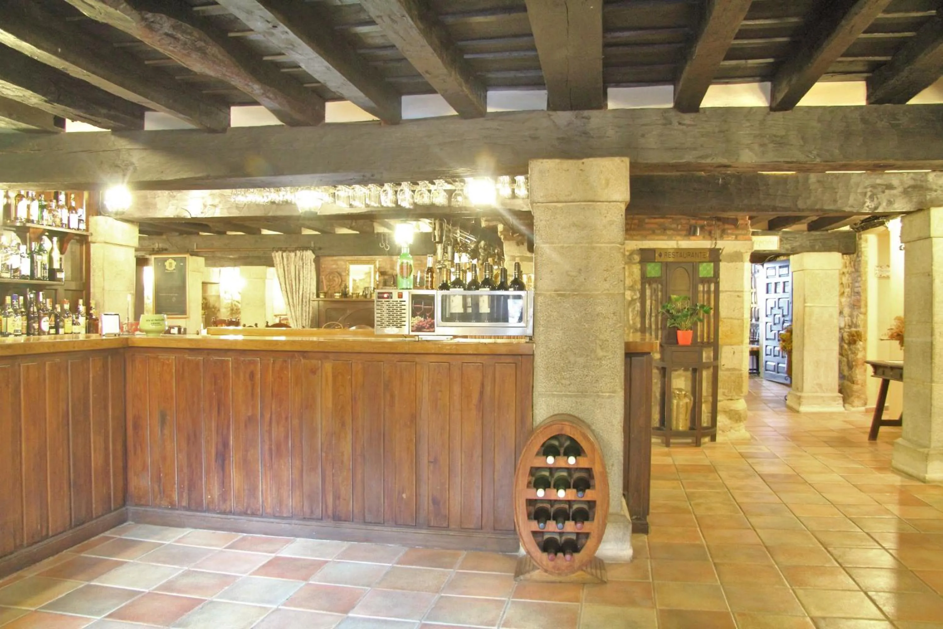 Restaurant/places to eat in Hotel Altamira