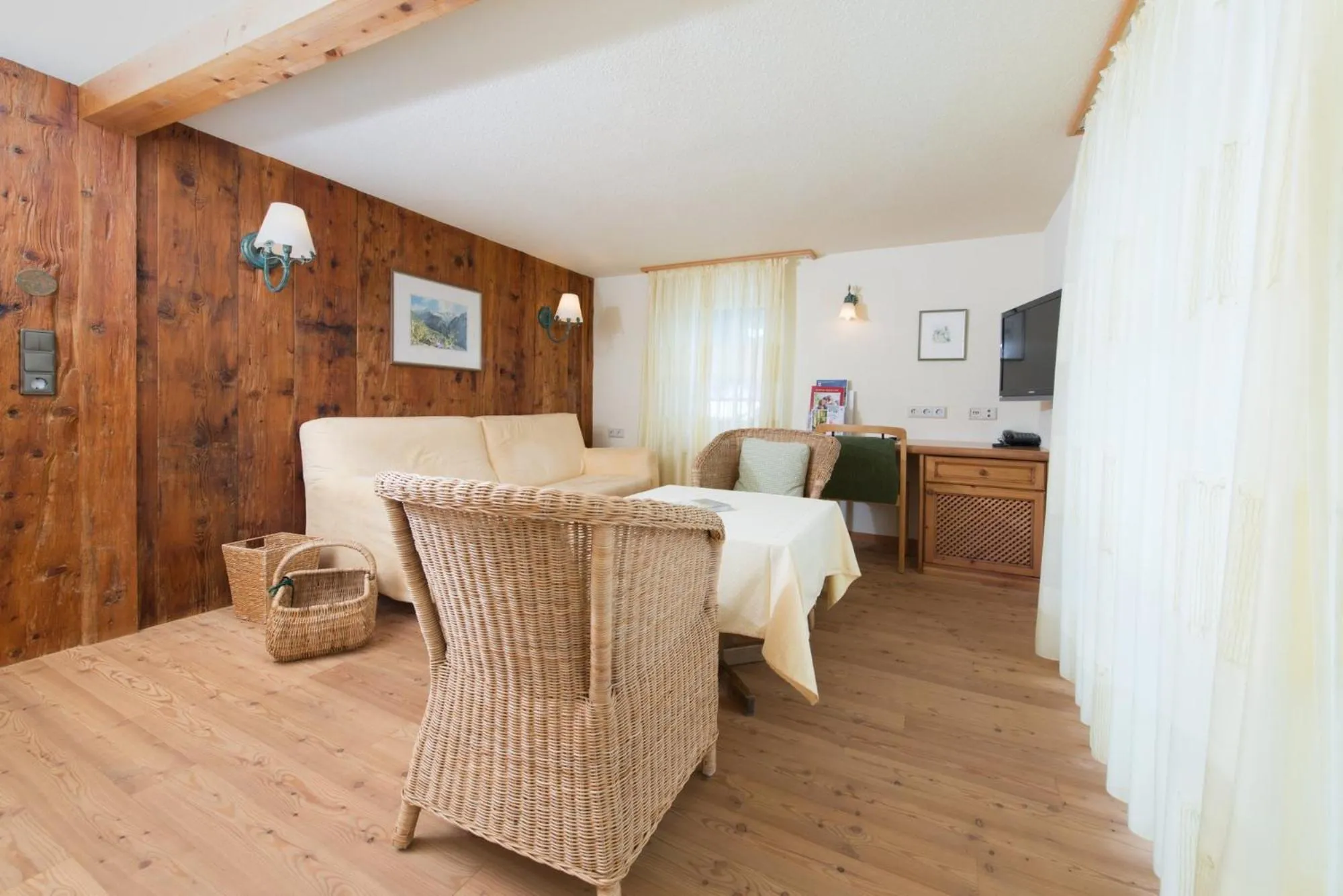 TV and multimedia in Familotel Alphotel