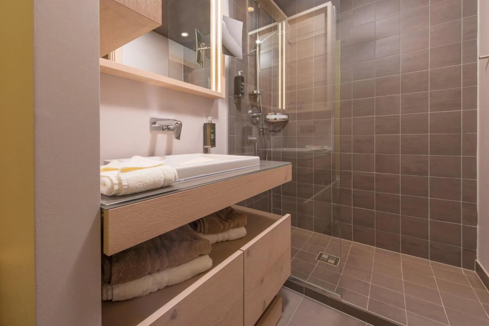 Photo of the whole room in Familotel Alphotel